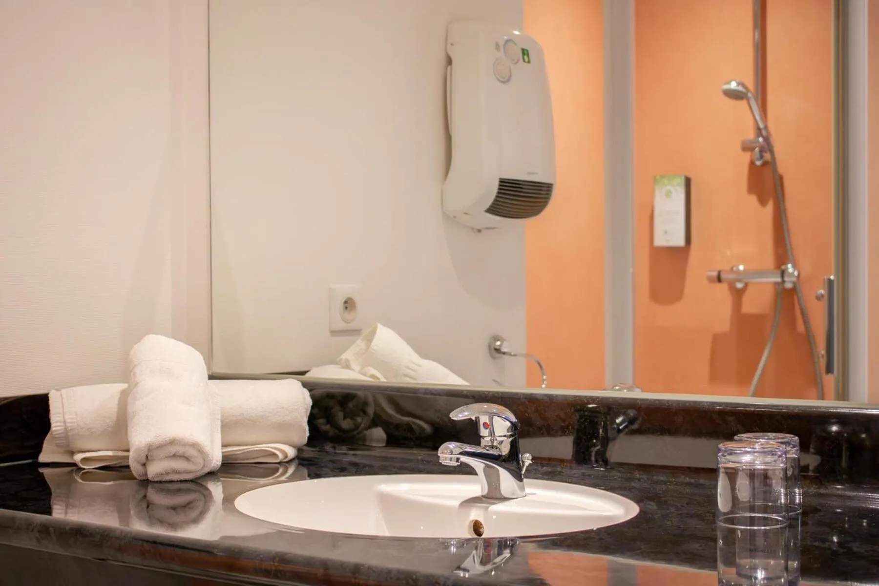 Bathroom in Brit Hotel Bressuire