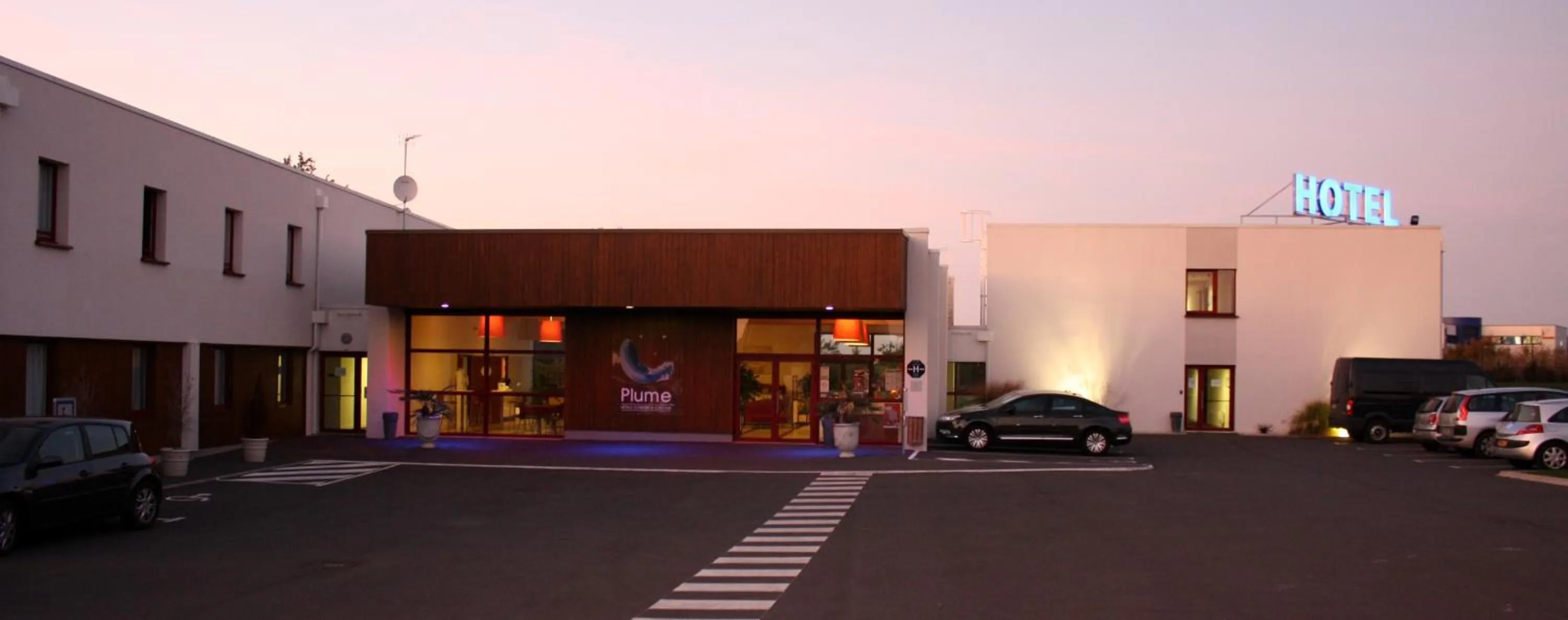 Facade/entrance in The Originals City, Plume Hôtel, Bressuire