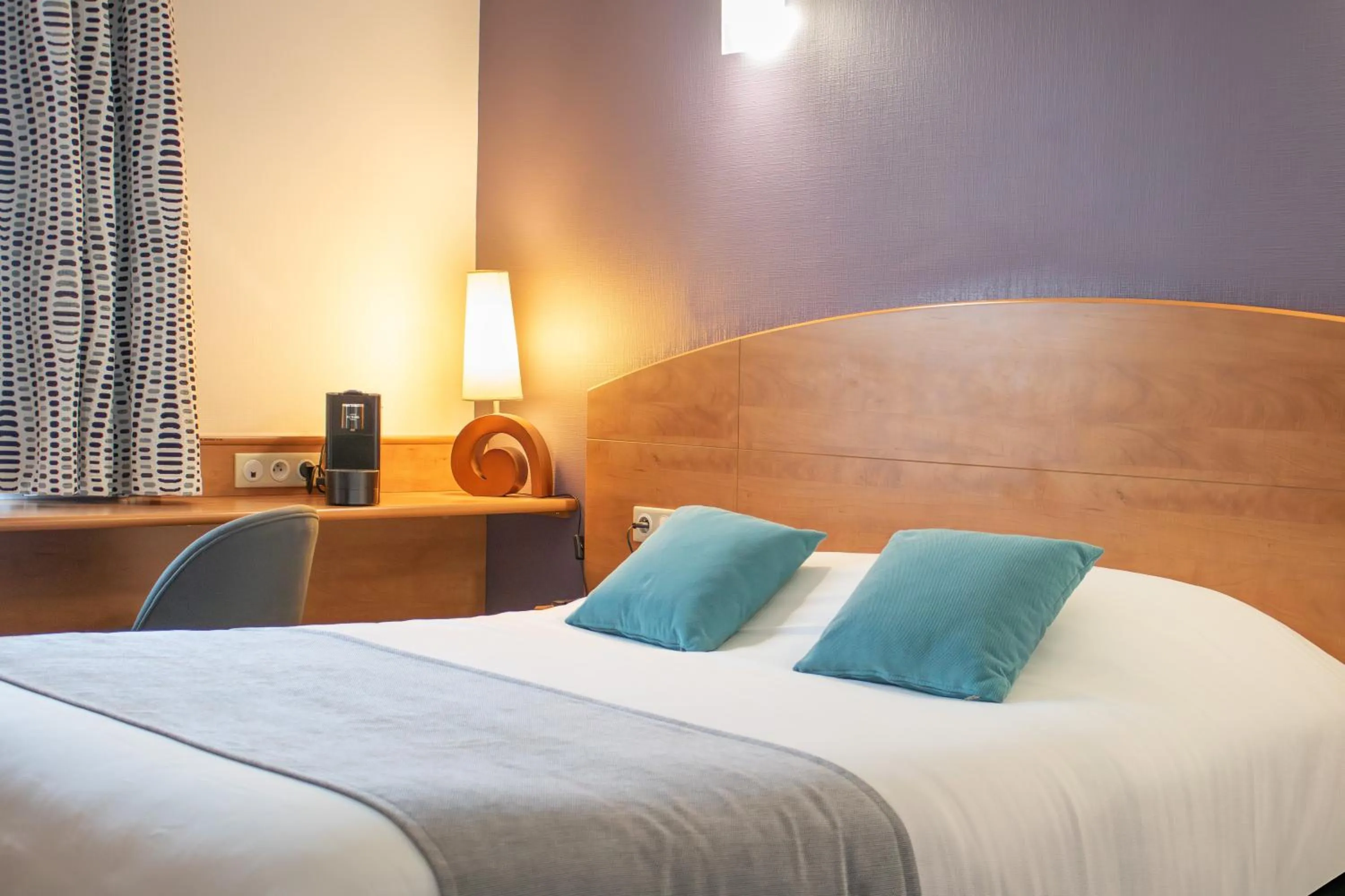 Bedroom, Bed in Brit Hotel Bressuire