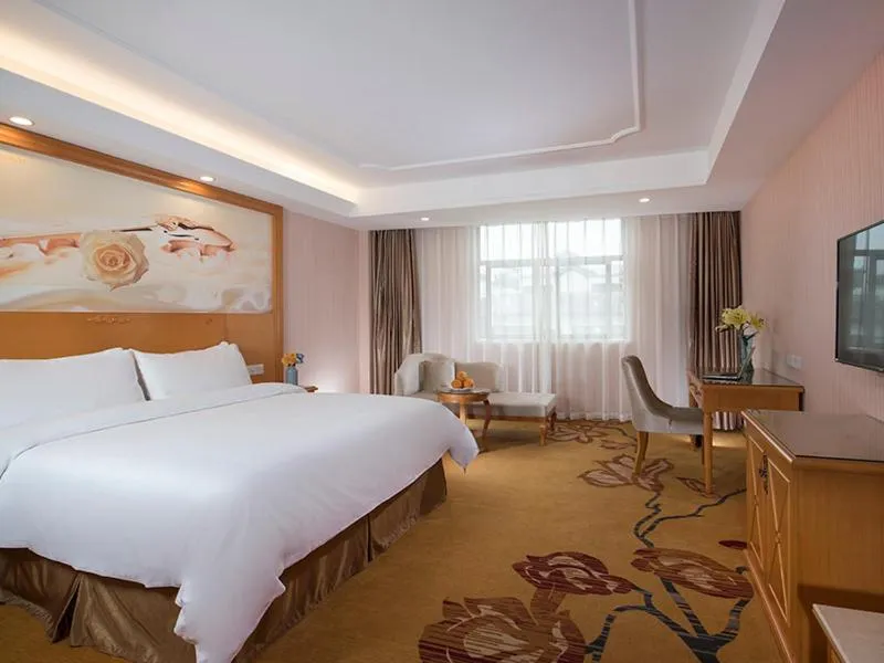 Bed in Vienna Hotel (Tianyang Old City High Speed Railway Station)