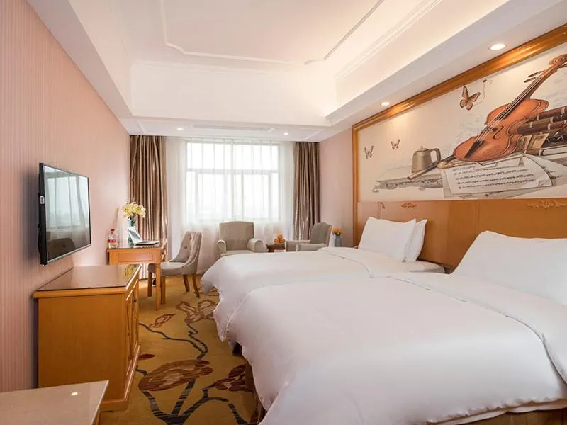 Bed in Vienna Hotel (Tianyang Old City High Speed Railway Station)