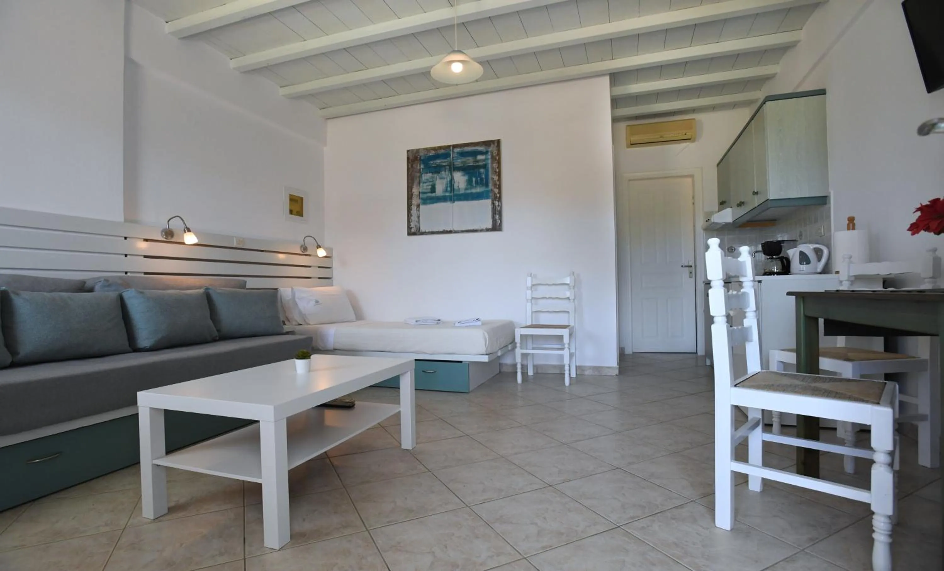 Nostos Beachfront Apartments & Studios