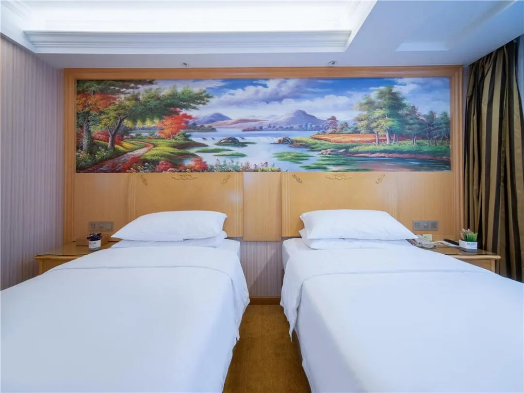 Bed in vienna hotel (HuaZhong Agricultural University in South Lake Store)