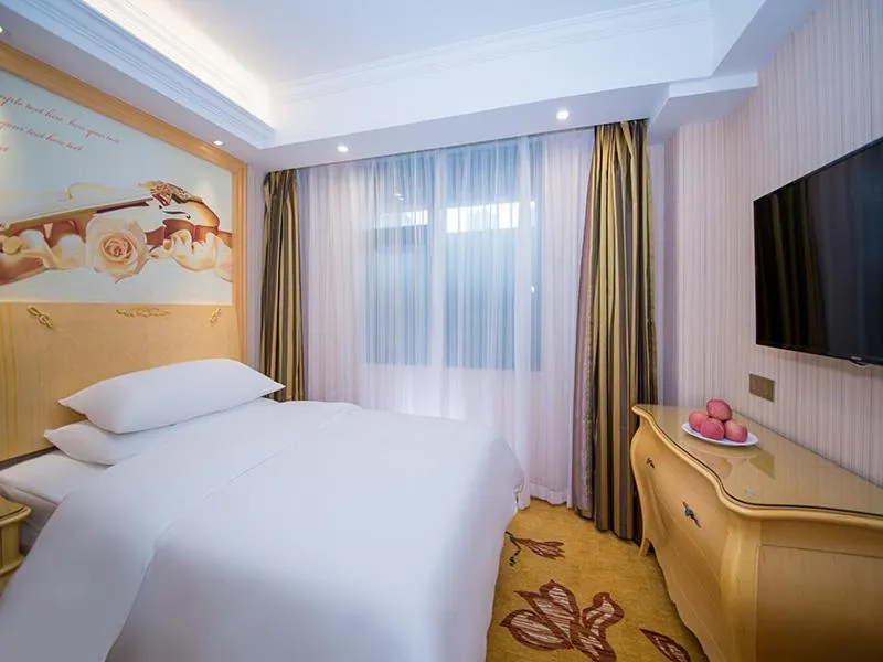 Bed in vienna hotel (HuaZhong Agricultural University in South Lake Store)