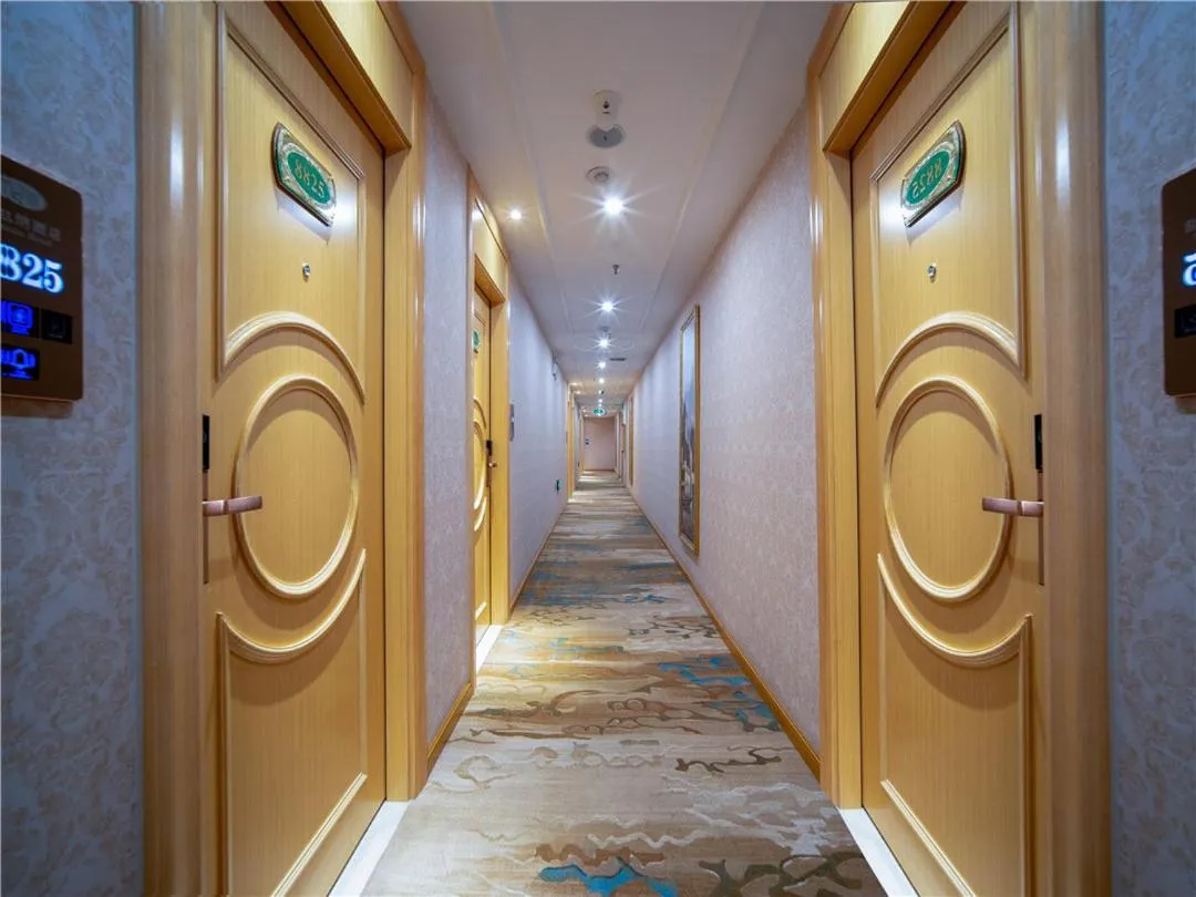 vienna hotel (HuaZhong Agricultural University in South Lake Store)