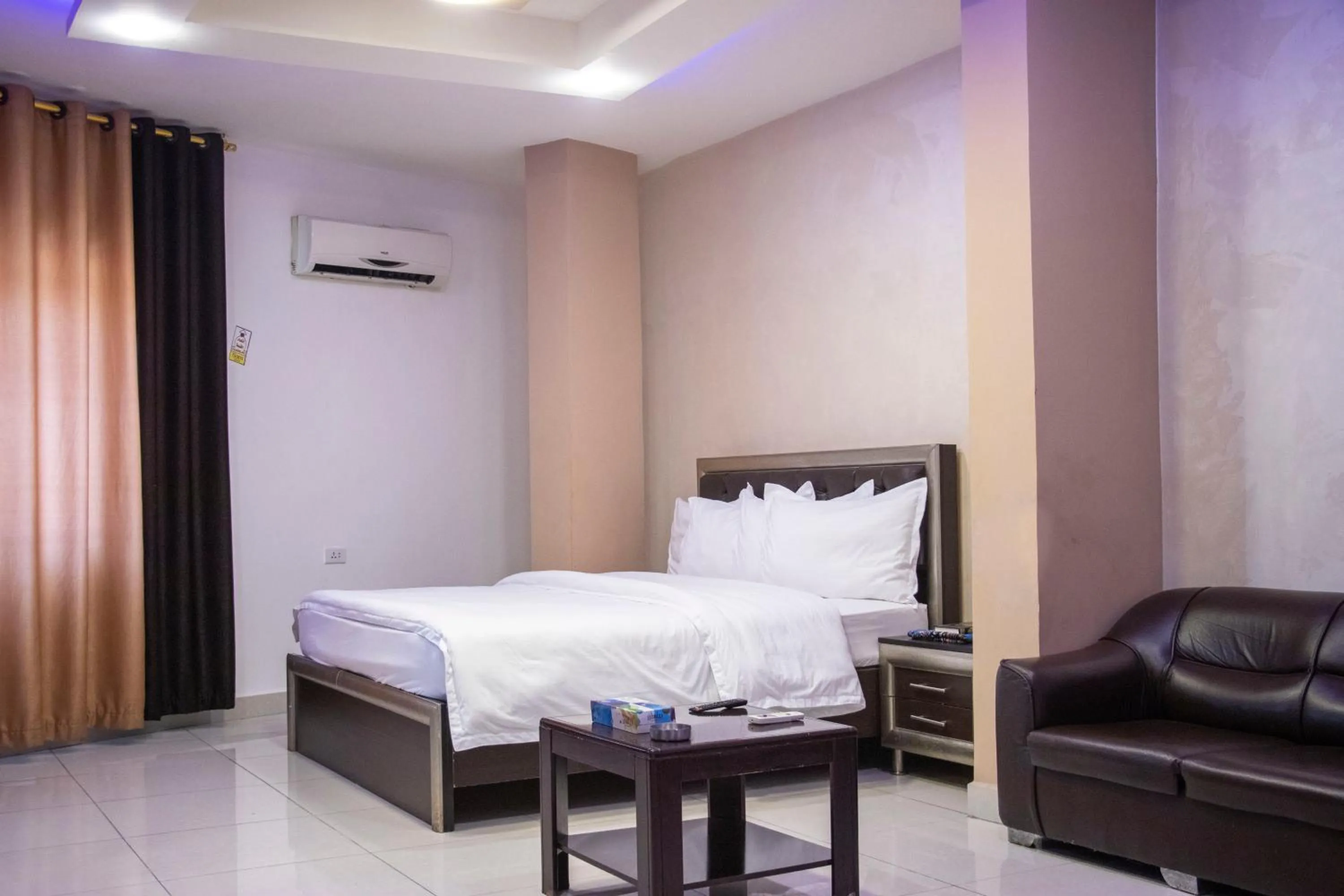 Bed in Sara Crown Hotel