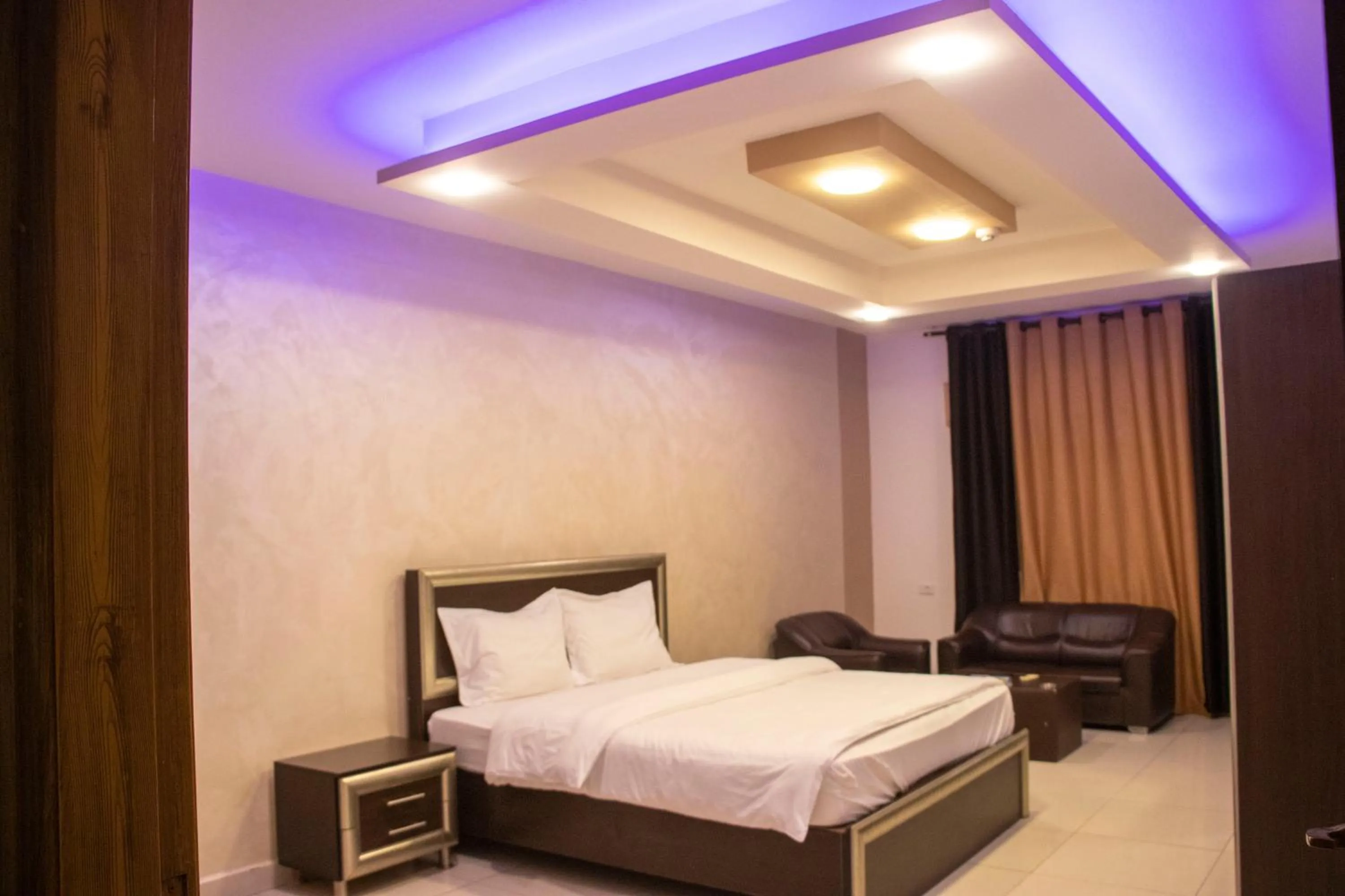 Bed in Sara Crown Hotel