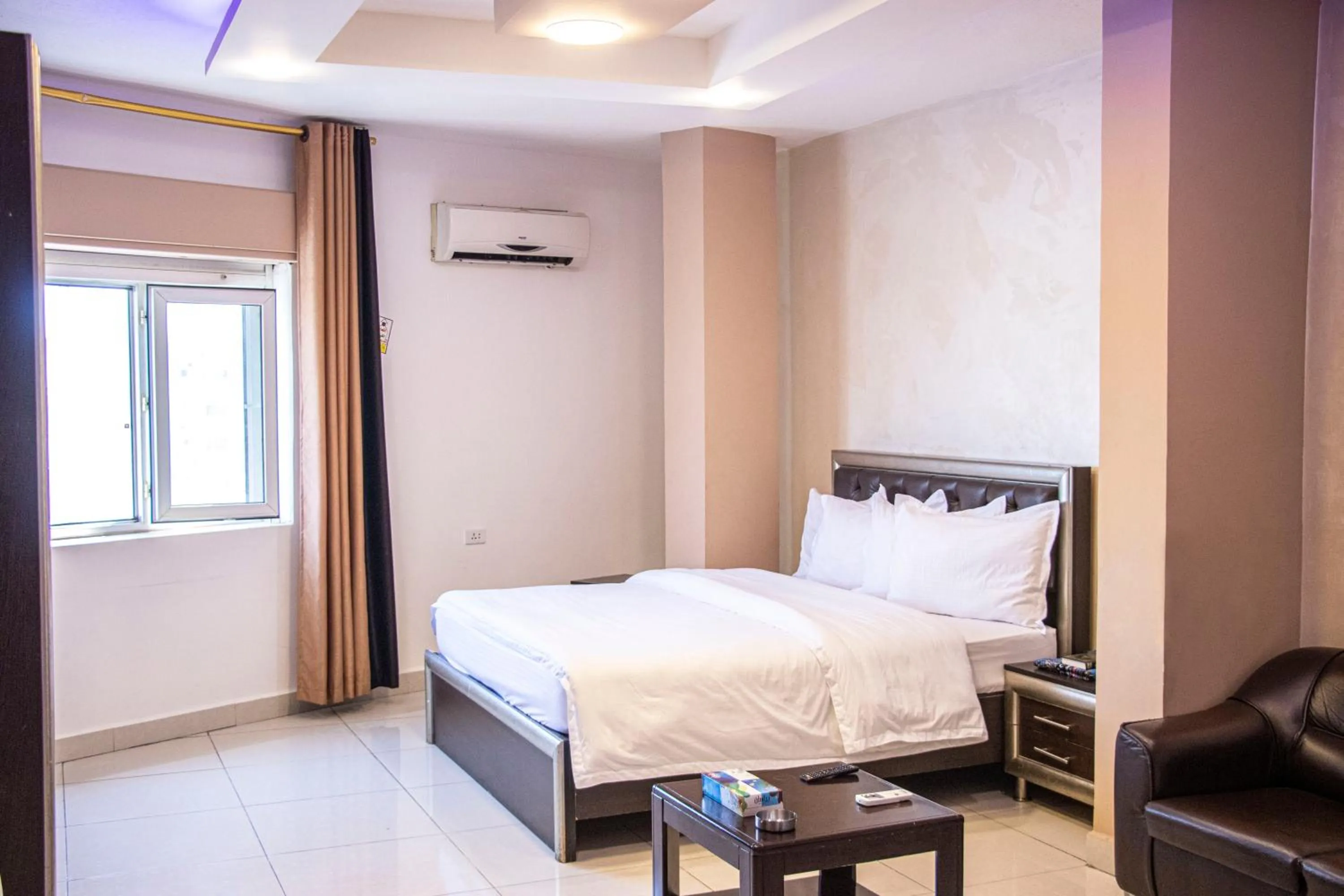 Bed in Sara Crown Hotel