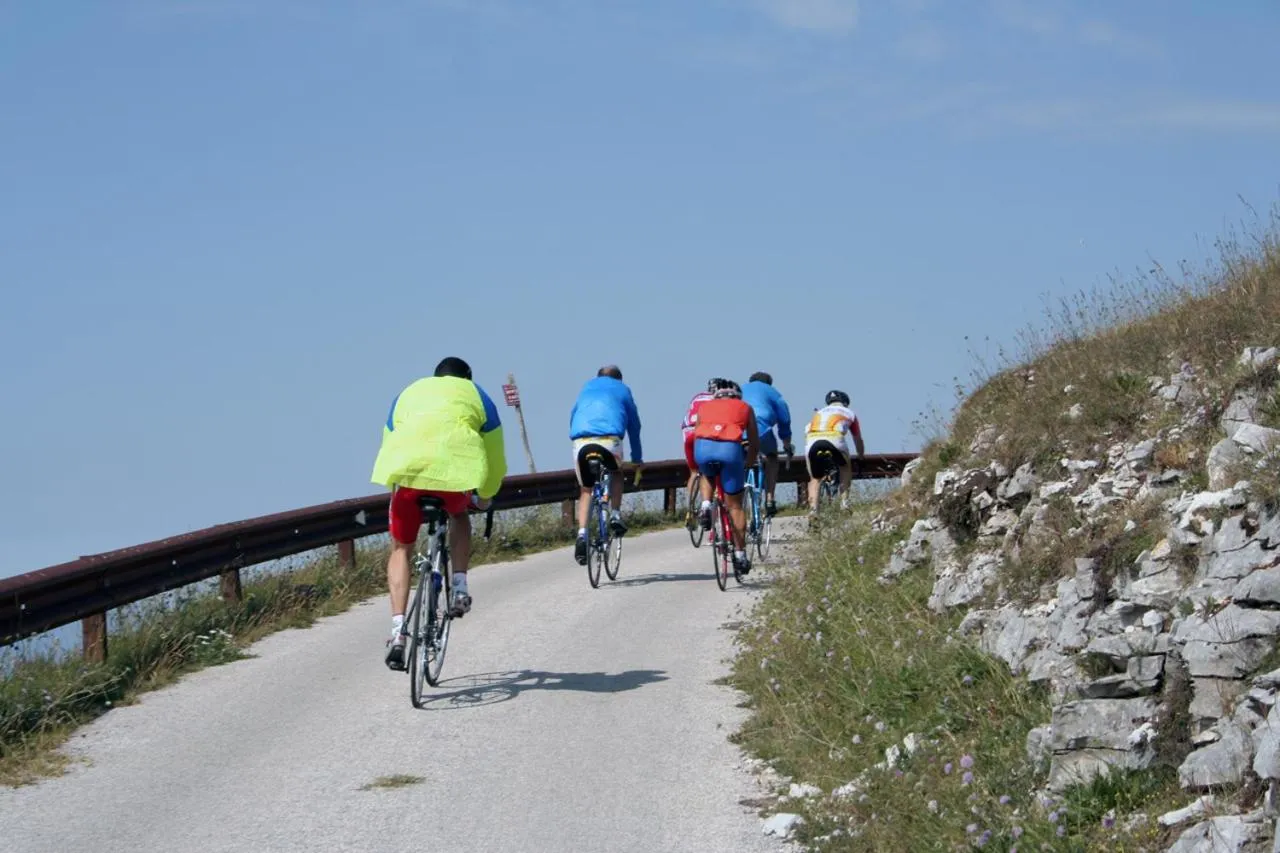 Cycling in Hotel Ristorante Montenerone Il Poeta