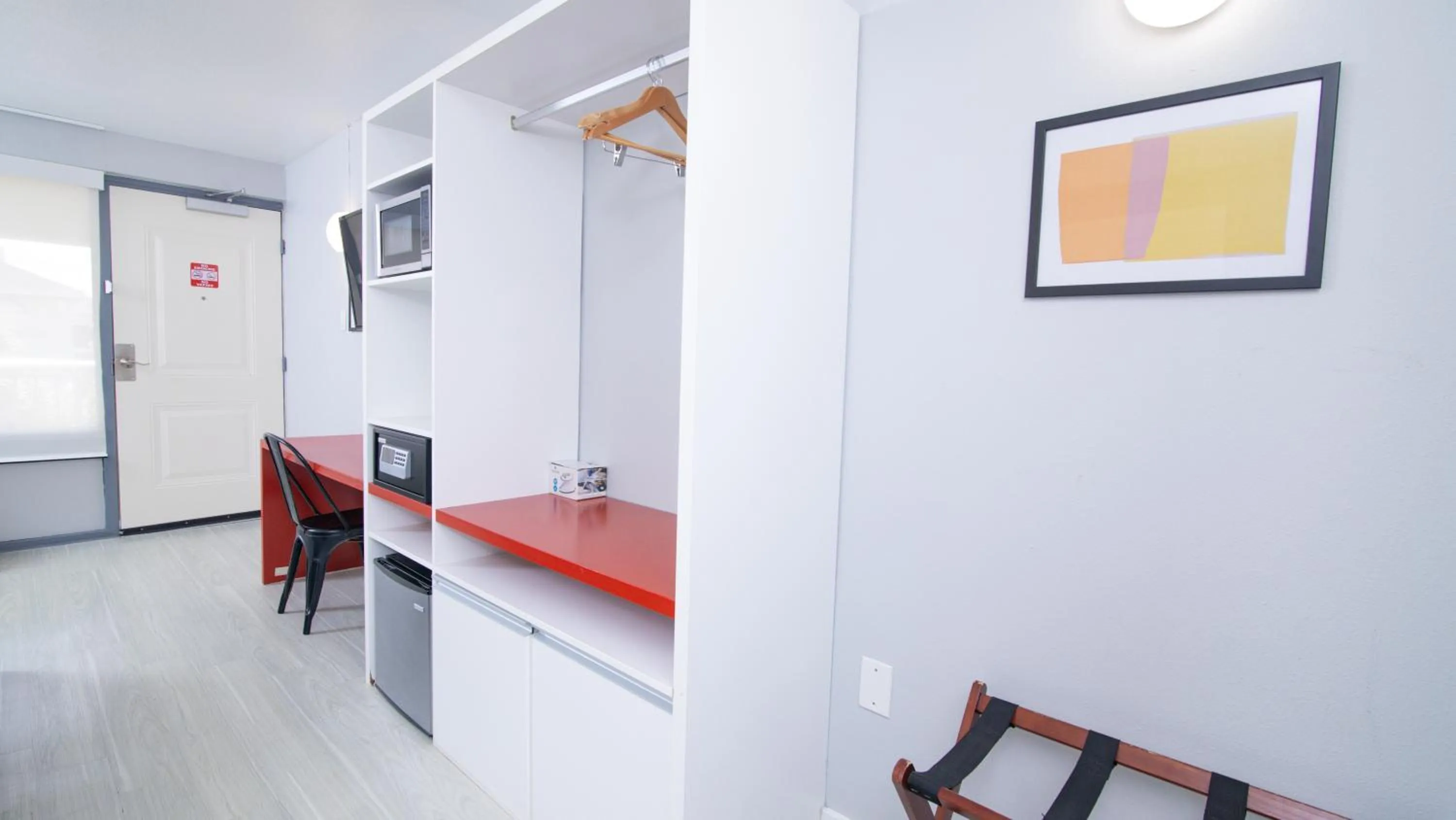 Bedroom in Hotel Room Near Disney 4 People