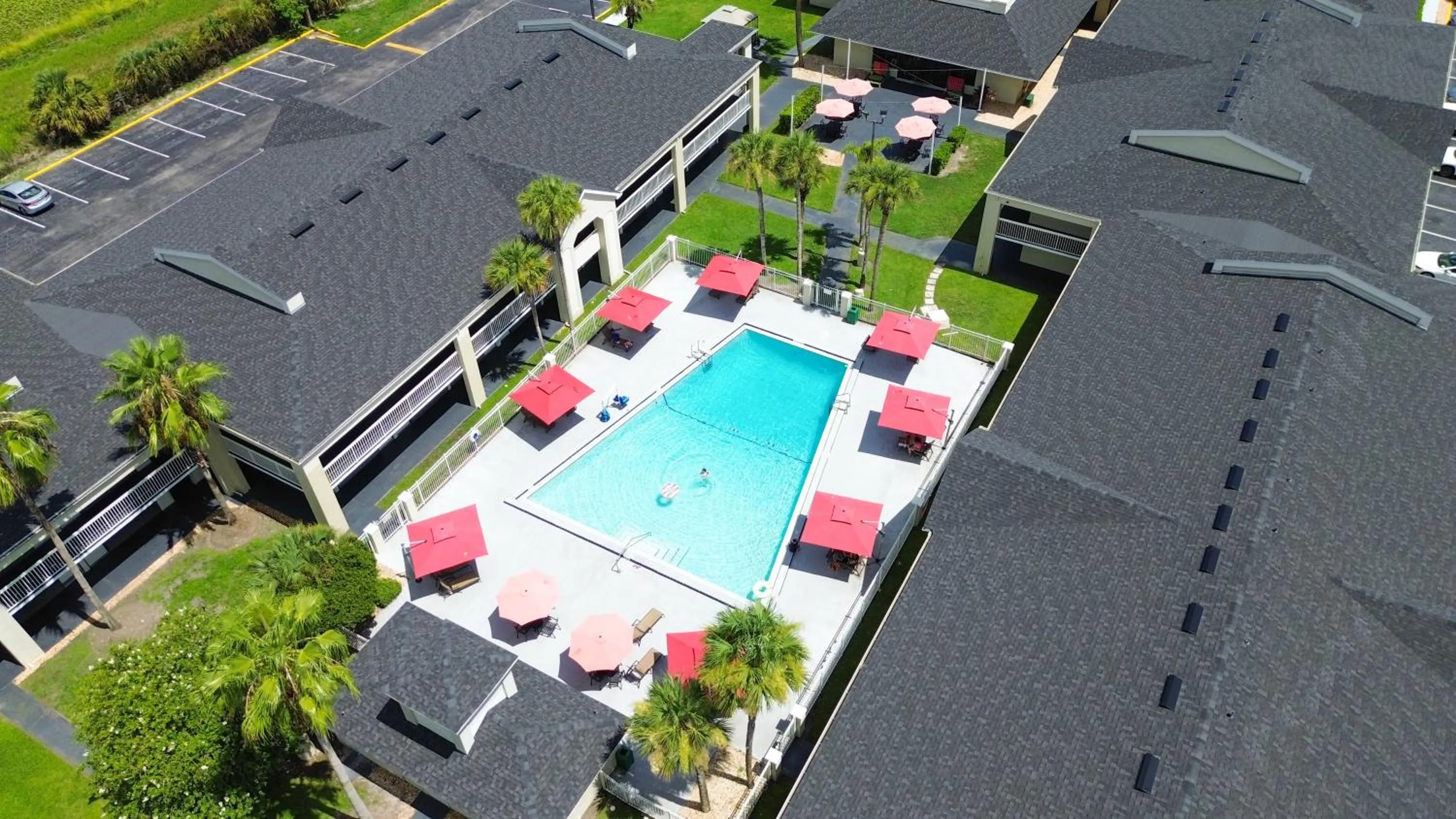Swimming pool in Hotel Room Near Disney 4 People