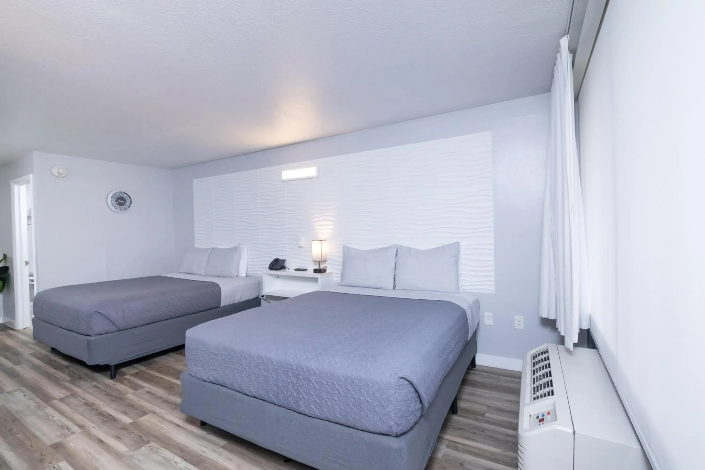 Deluxe Double Room with Two Double Beds in Hotel Room Near Disney 4 People Deluxe Double Room with Two Double Beds in Hotel Room Near Disney 4 People