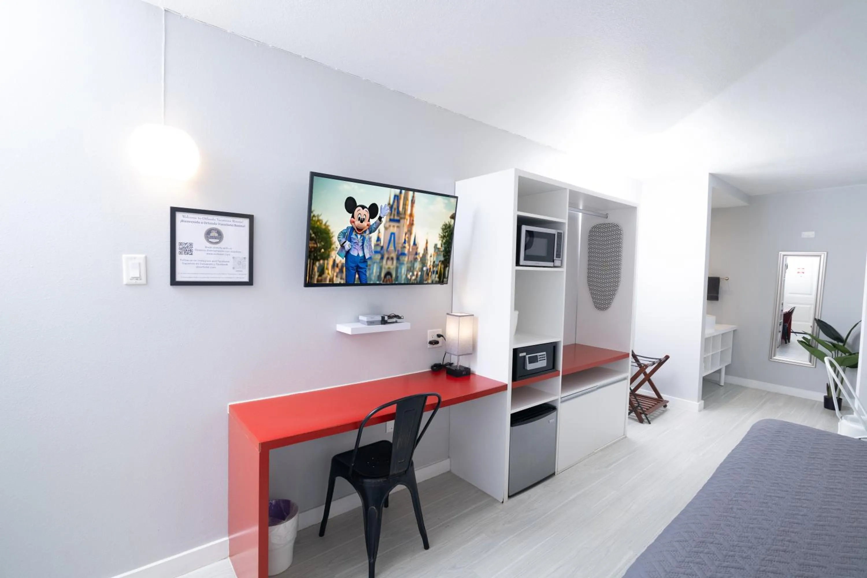 Bedroom in Hotel Room Near Disney 4 People