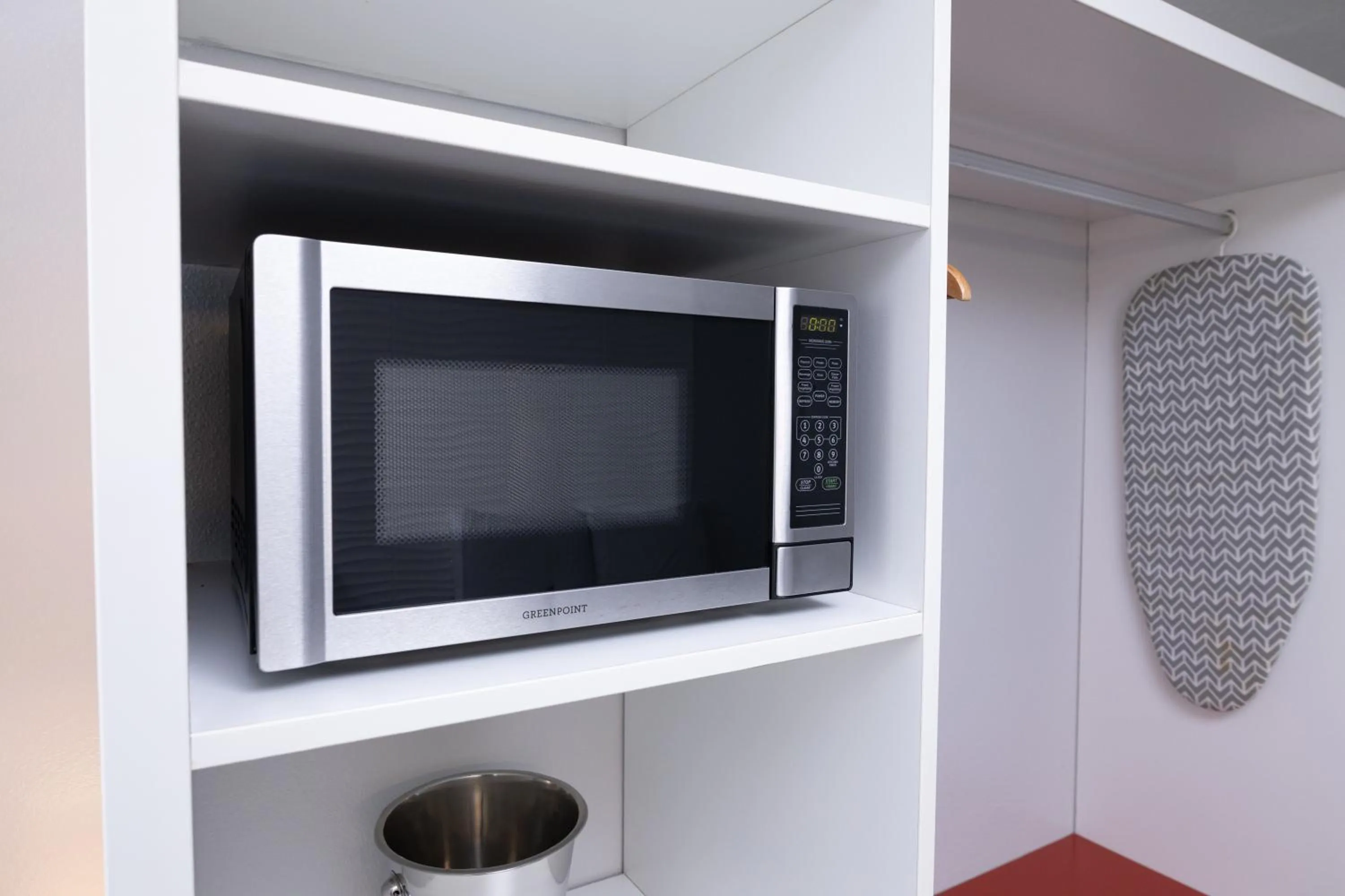 microwave in Hotel Room Near Disney 4 People