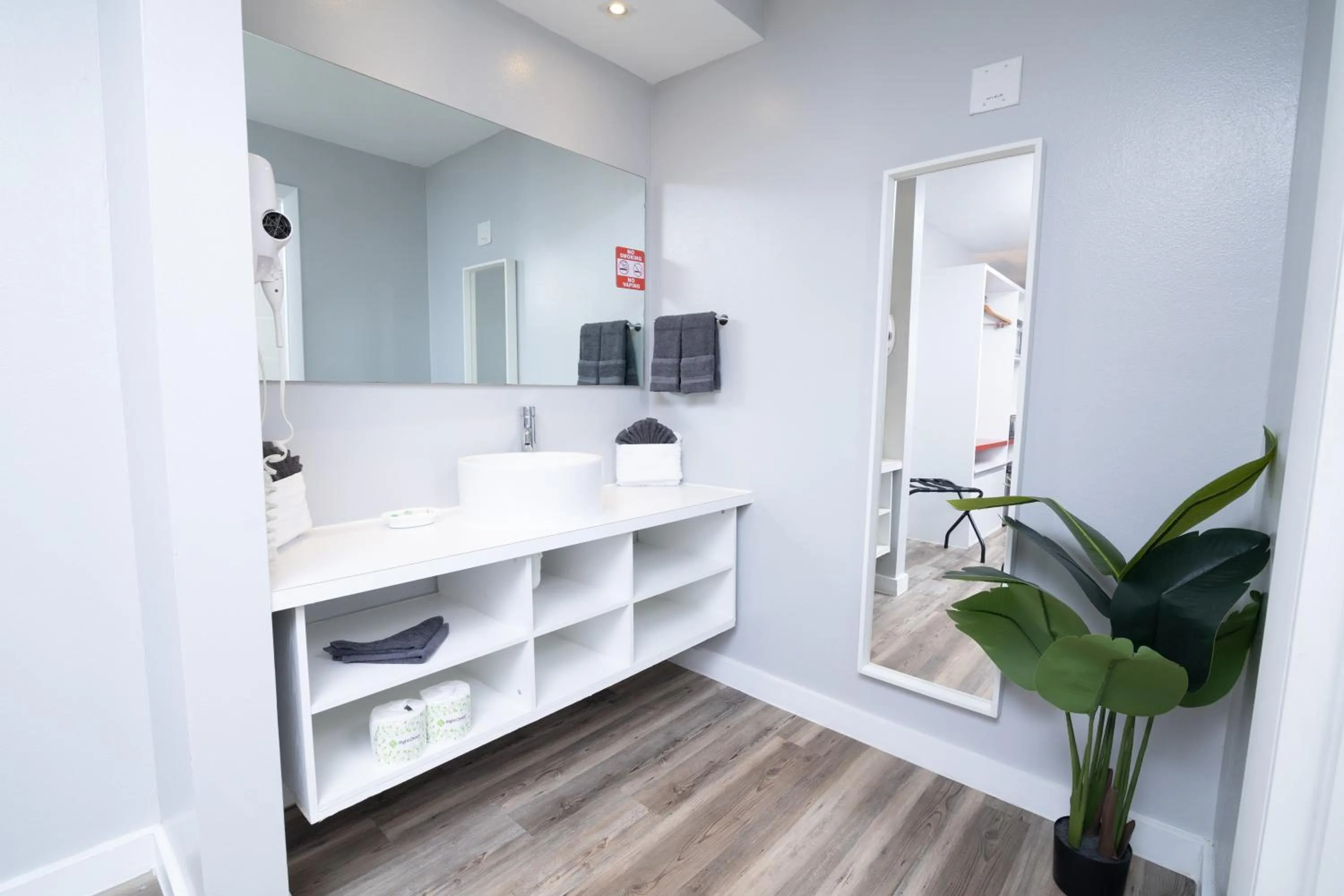 Toilet in Hotel Room Near Disney 4 People