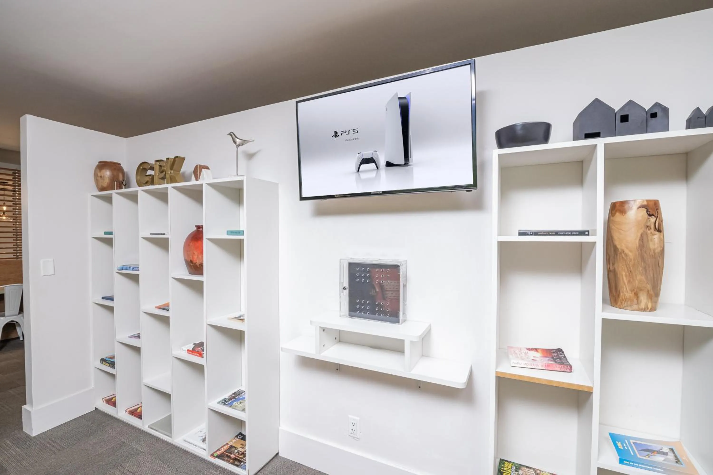 Game Room in Hotel Room Near Disney 4 People