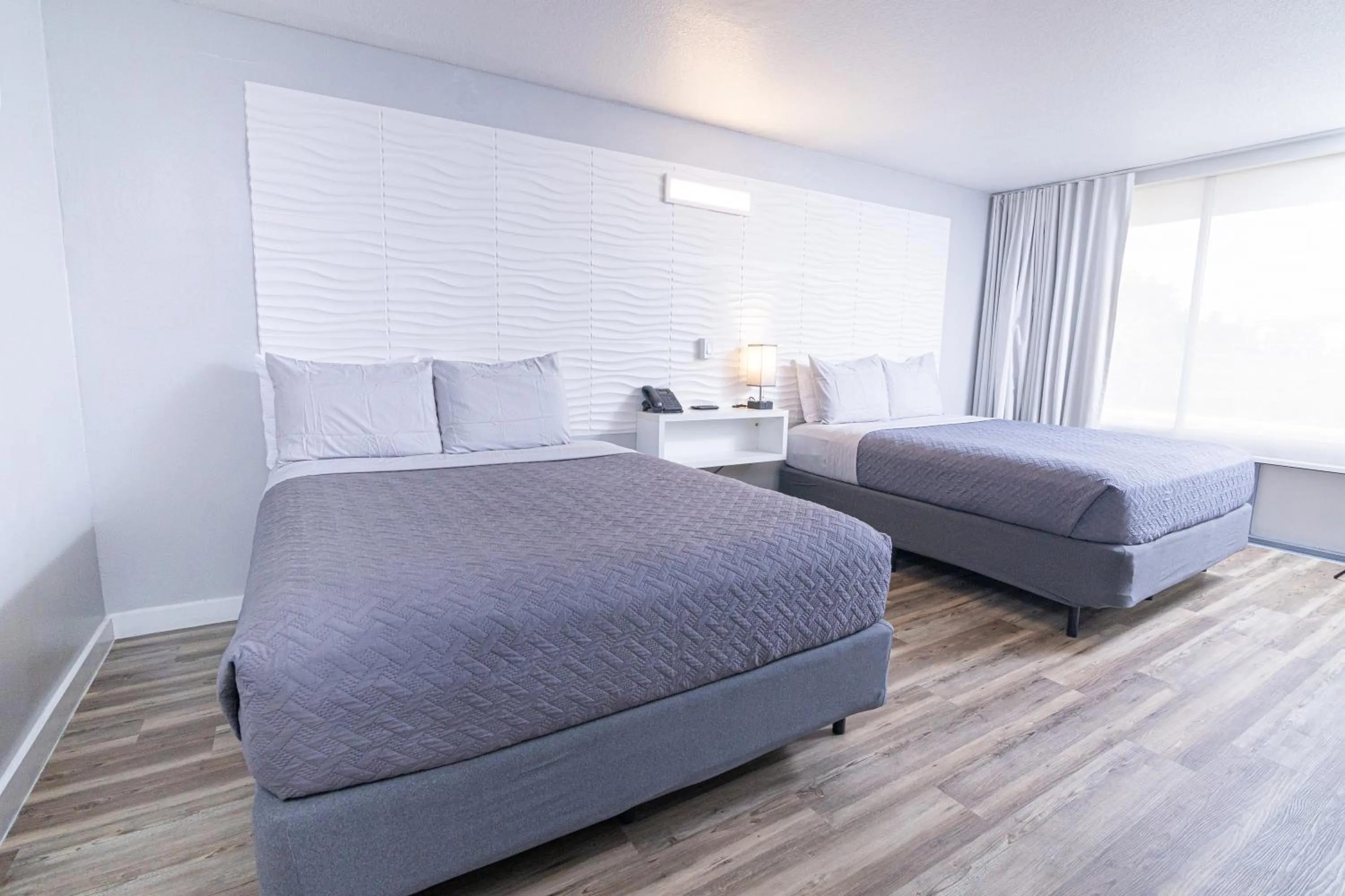 Bed in Hotel Room Near Disney 4 People