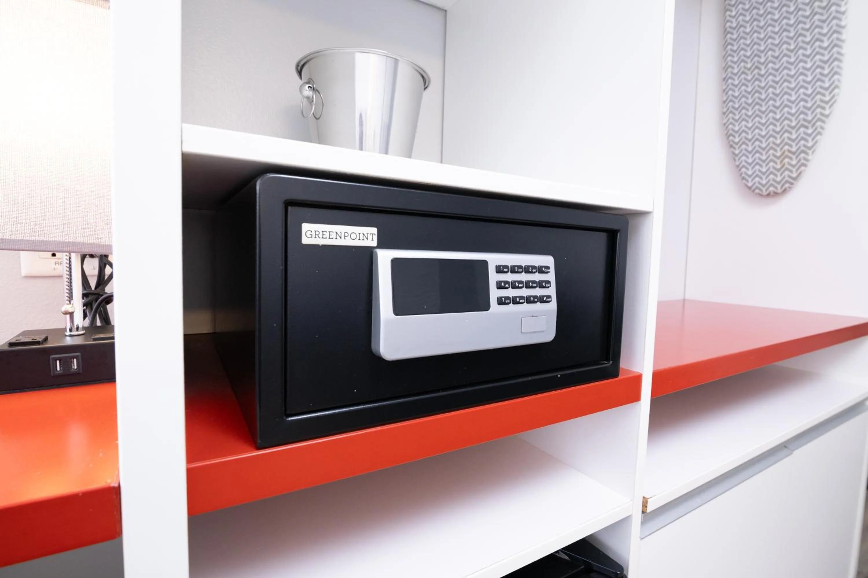 safe in Hotel Room Near Disney 4 People