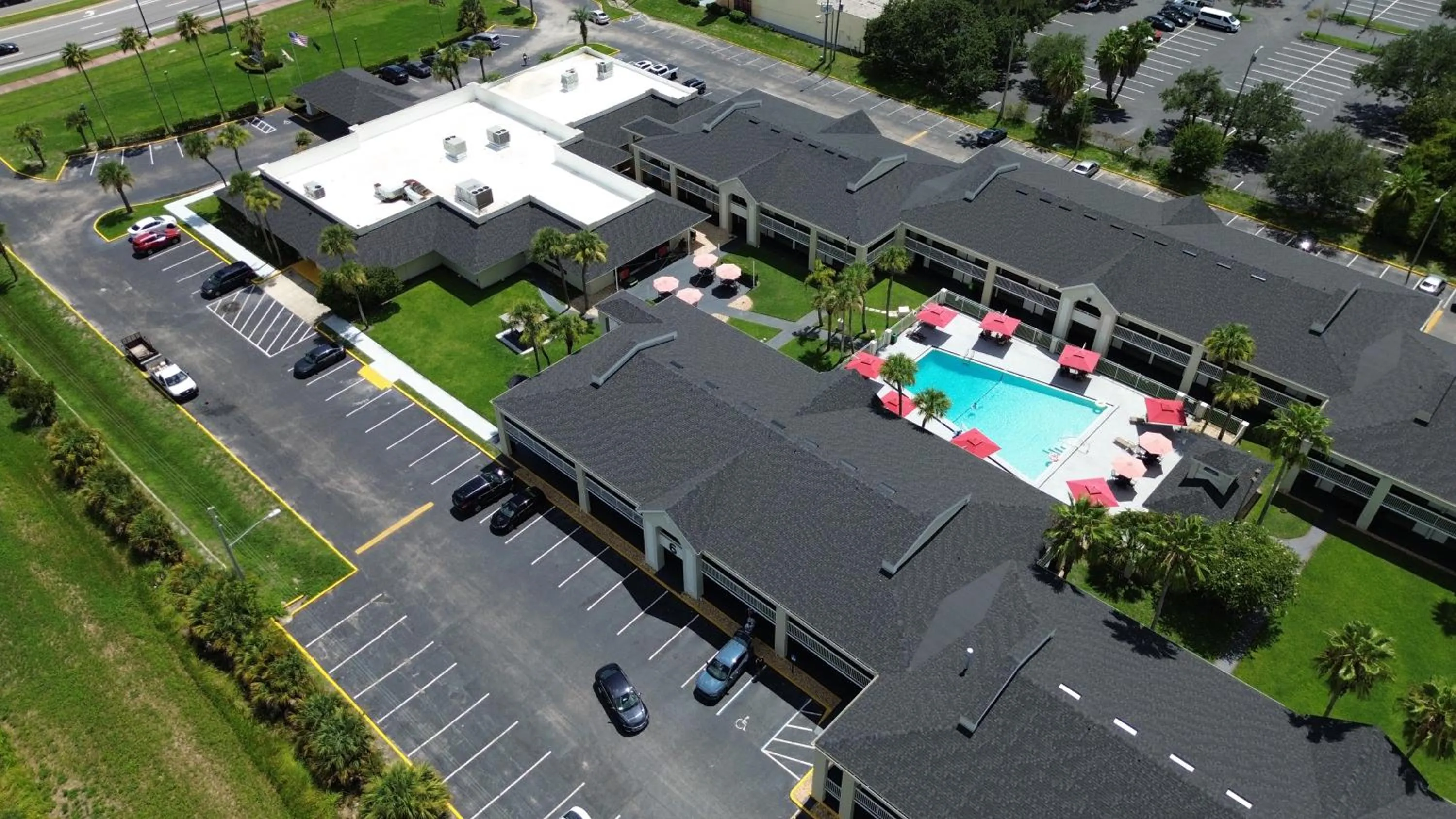Swimming pool in Hotel Room Near Disney 4 People