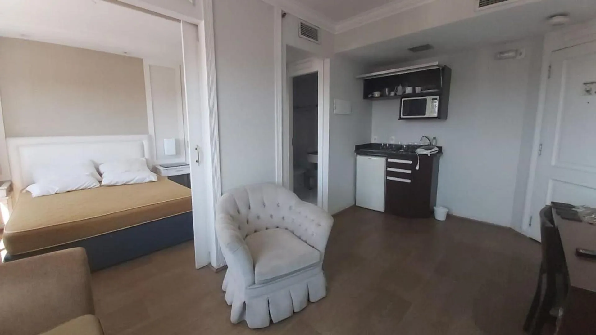 Living room, Bed in Charmoso Flat na Vila Oimpia