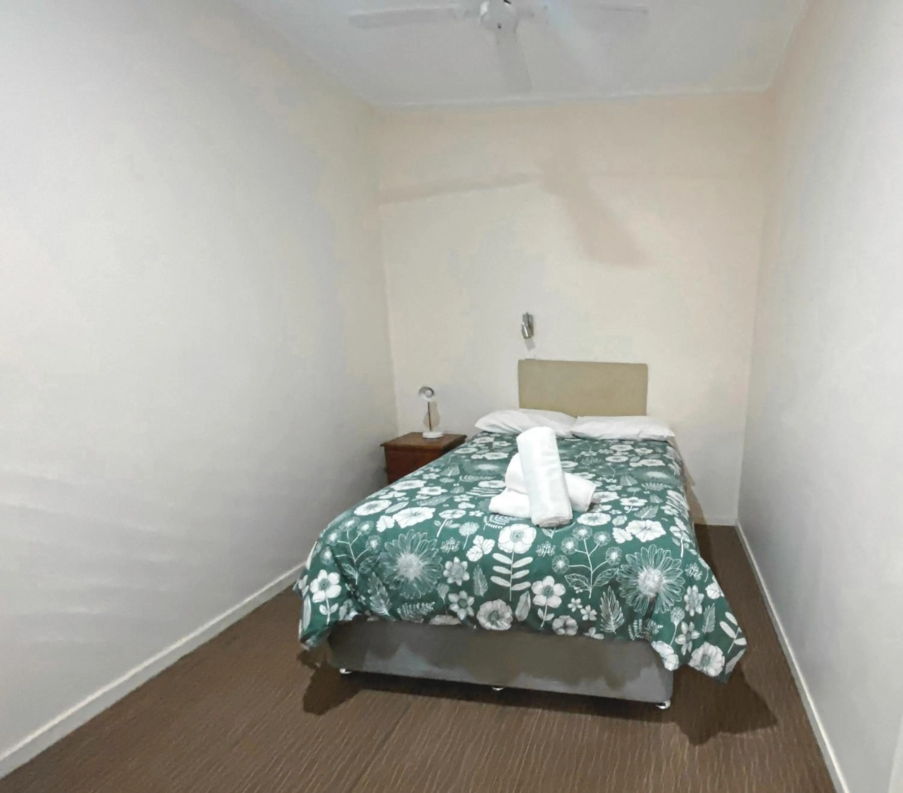 Bed in Warrego Hotel Motel Cunnamulla