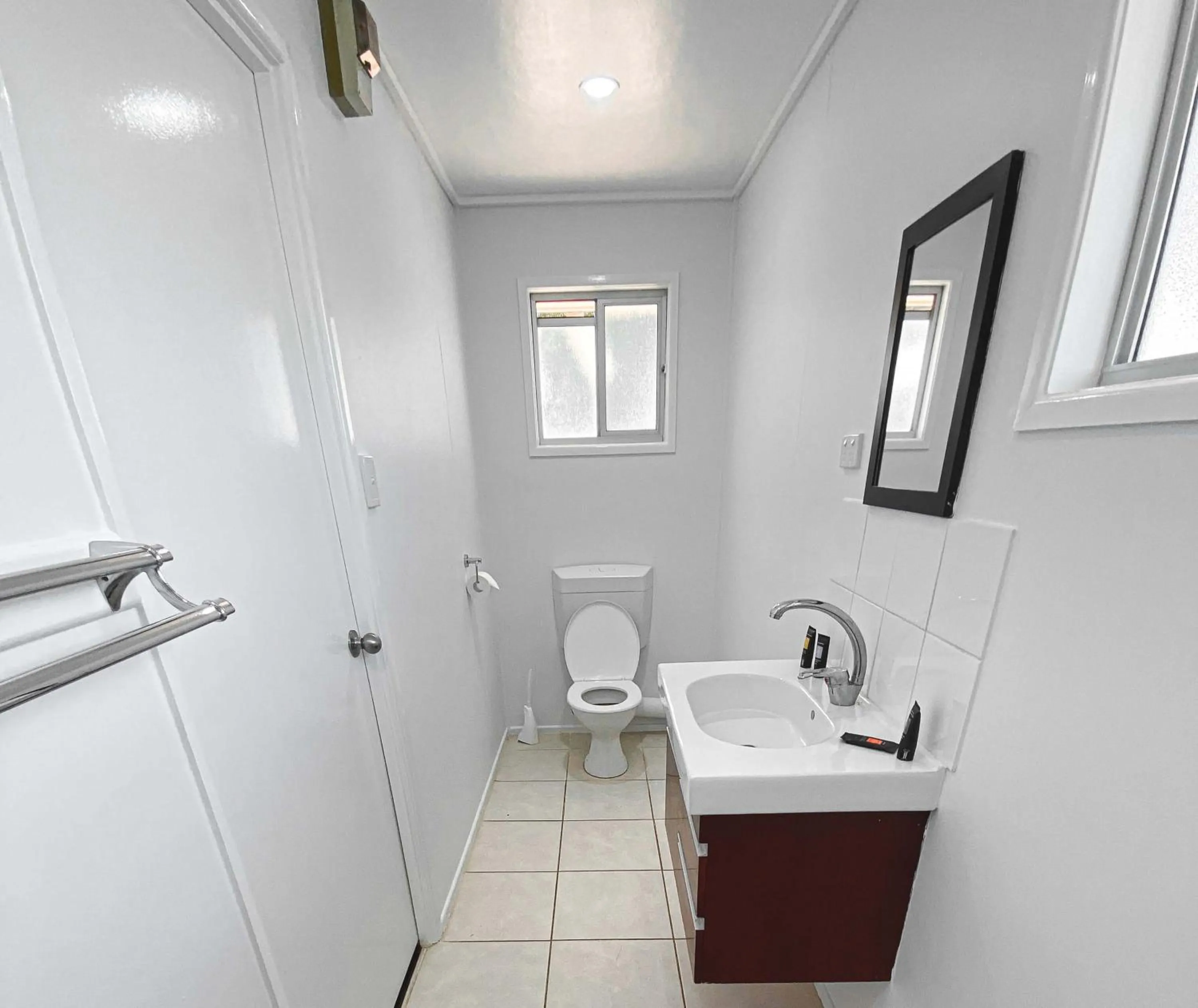 Toilet in Warrego Hotel Motel Cunnamulla