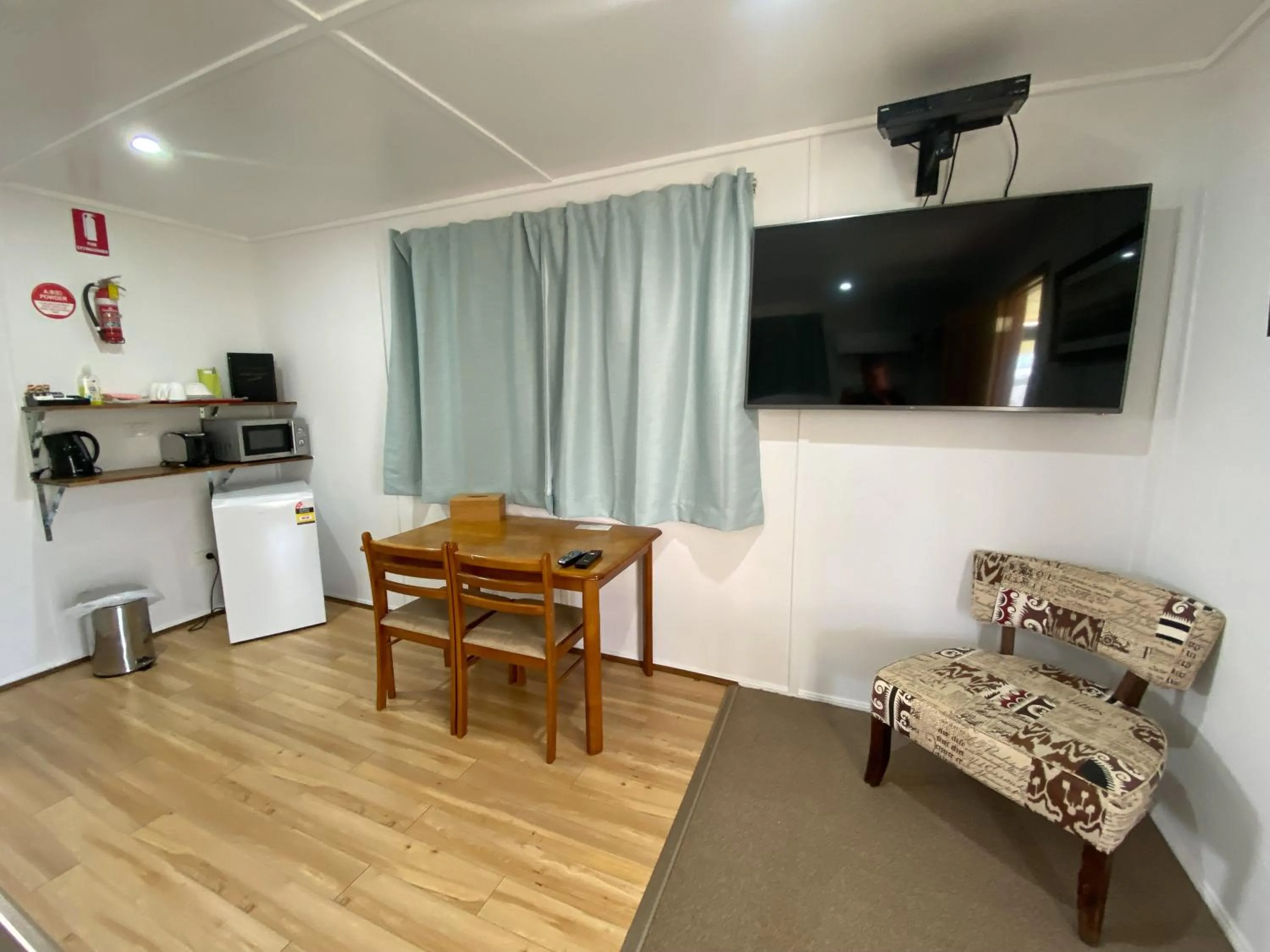 Kitchen or kitchenette in Warrego Hotel Motel Cunnamulla