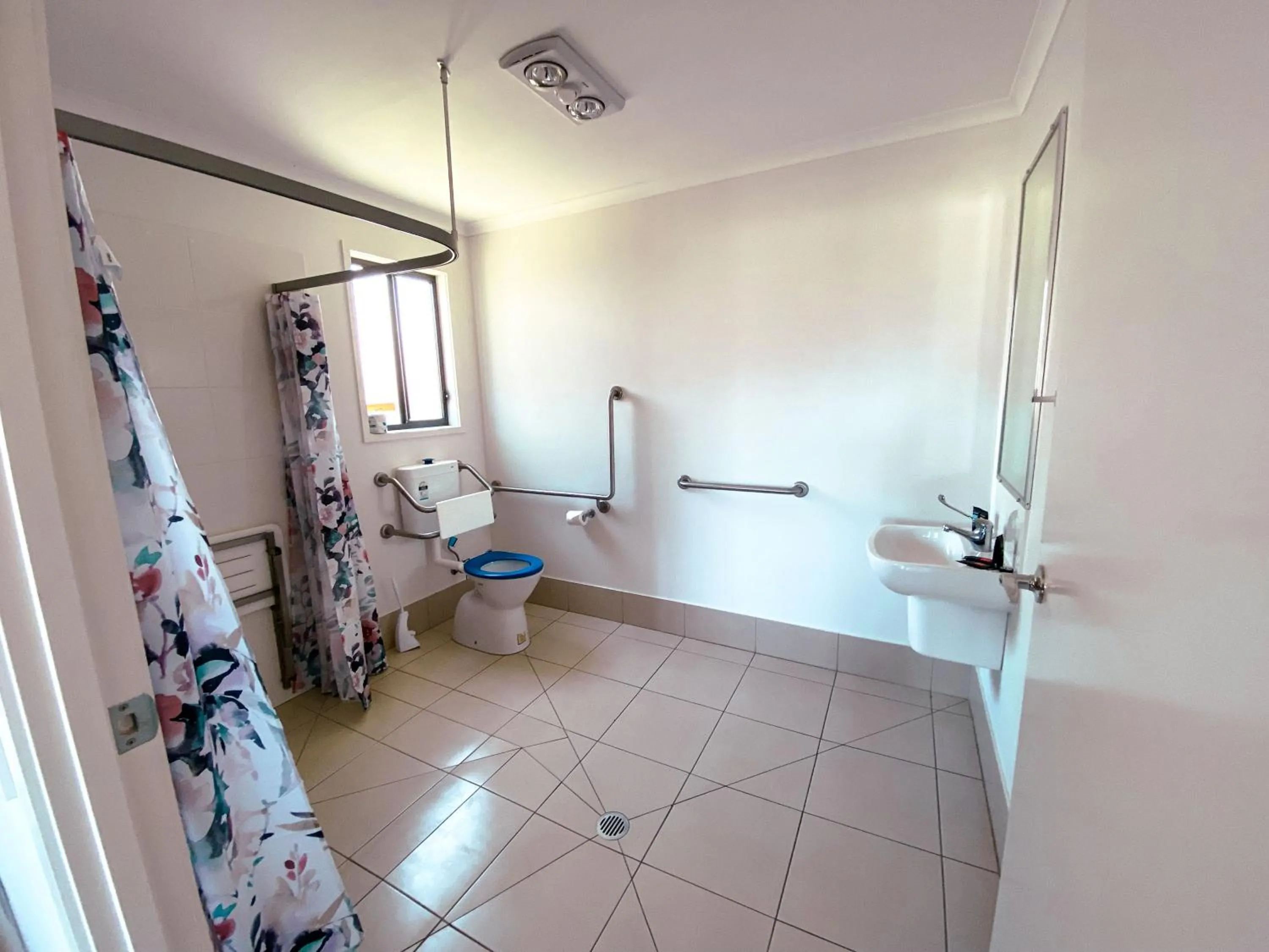 Facility for disabled guests in Warrego Hotel Motel Cunnamulla