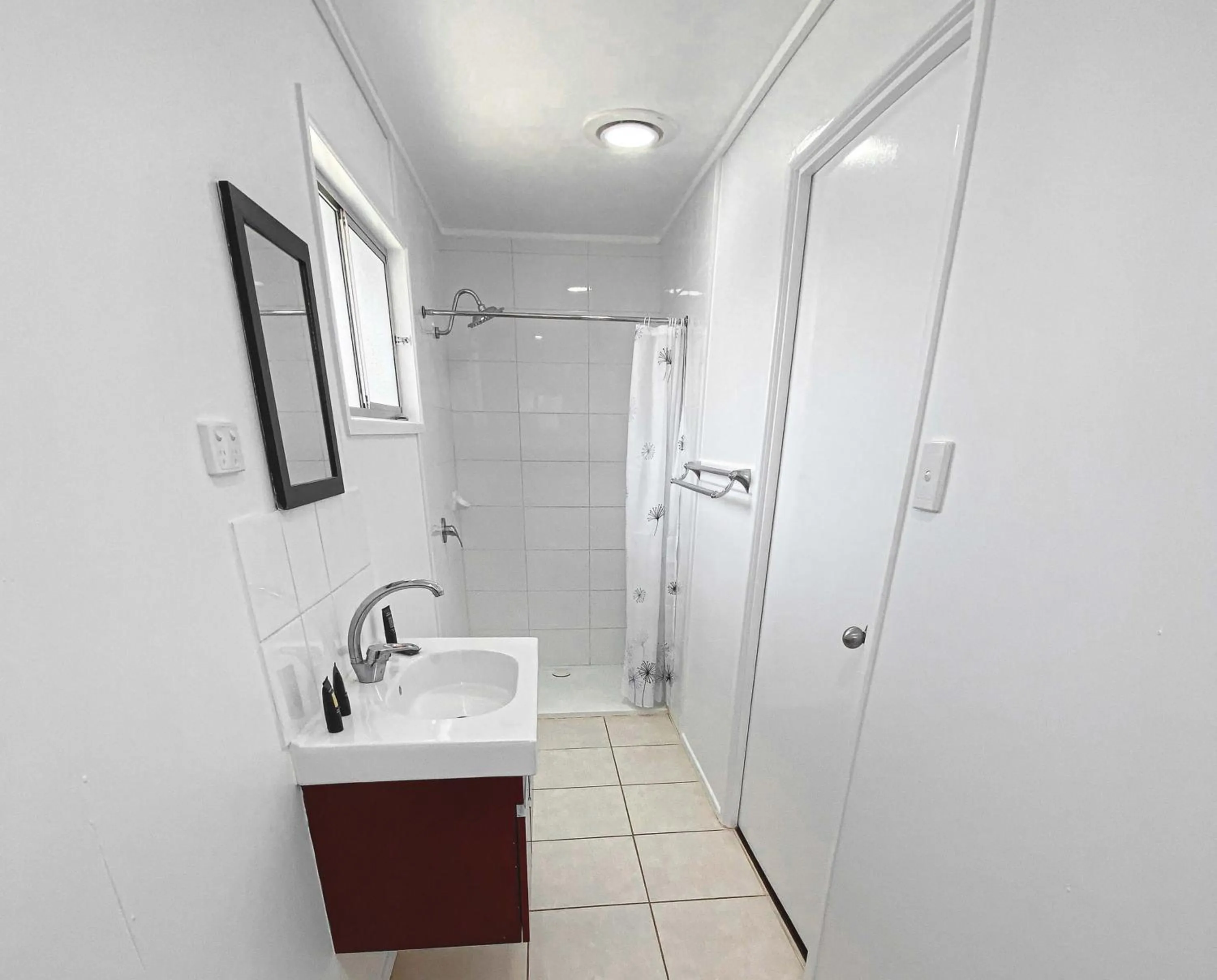 Shower in Warrego Hotel Motel Cunnamulla