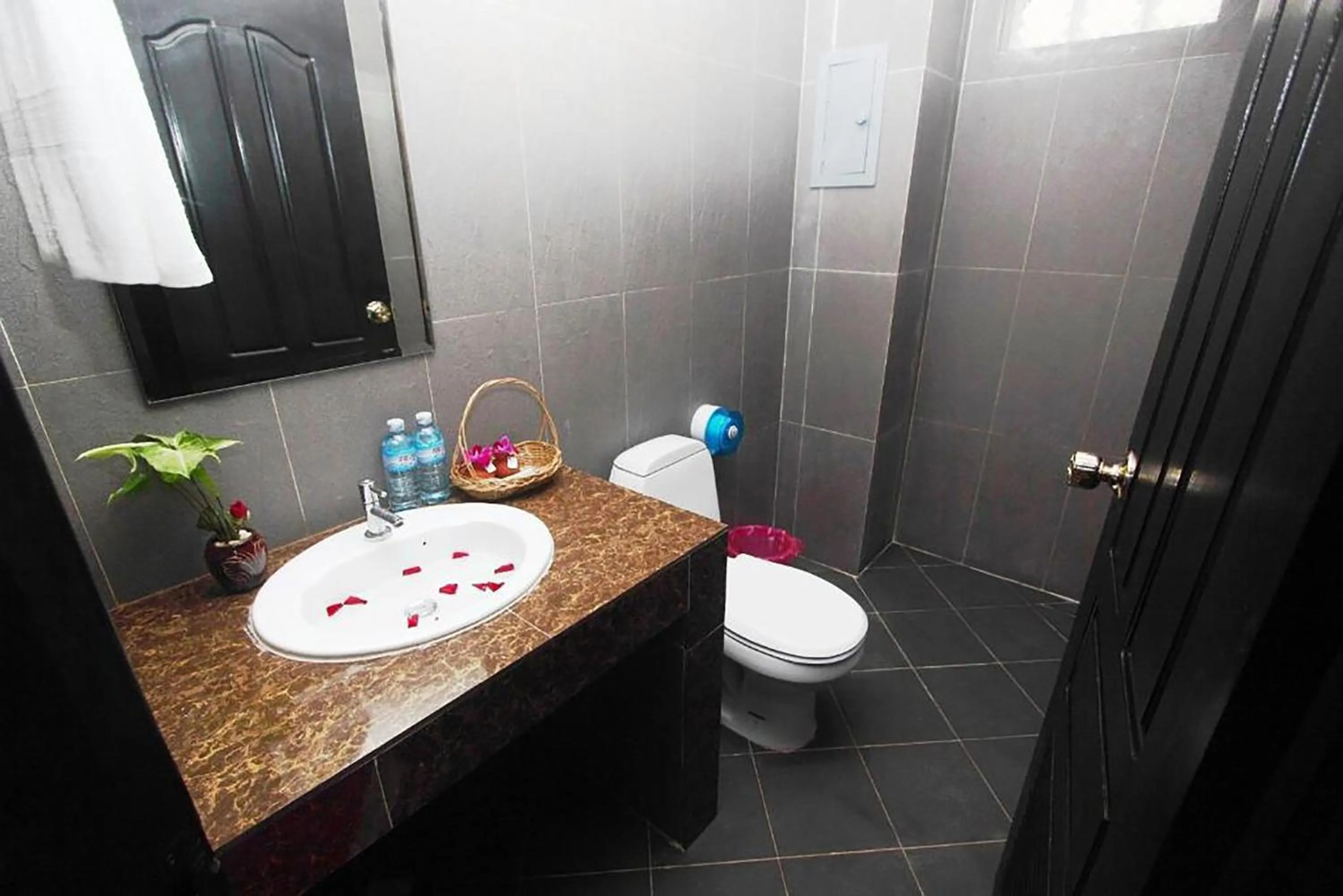 Bathroom in Parent Heritage Angkor Villa