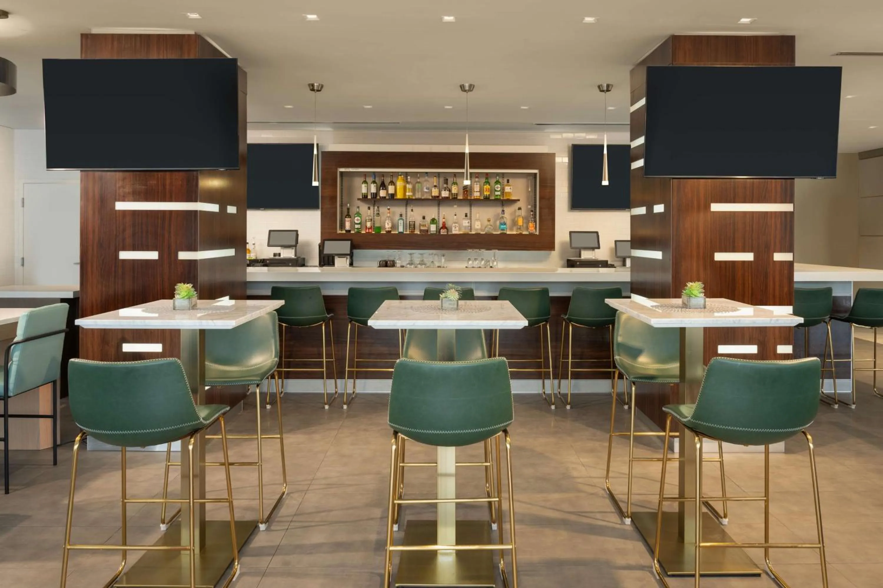 Dining area in DoubleTree by Hilton Miami North I-95