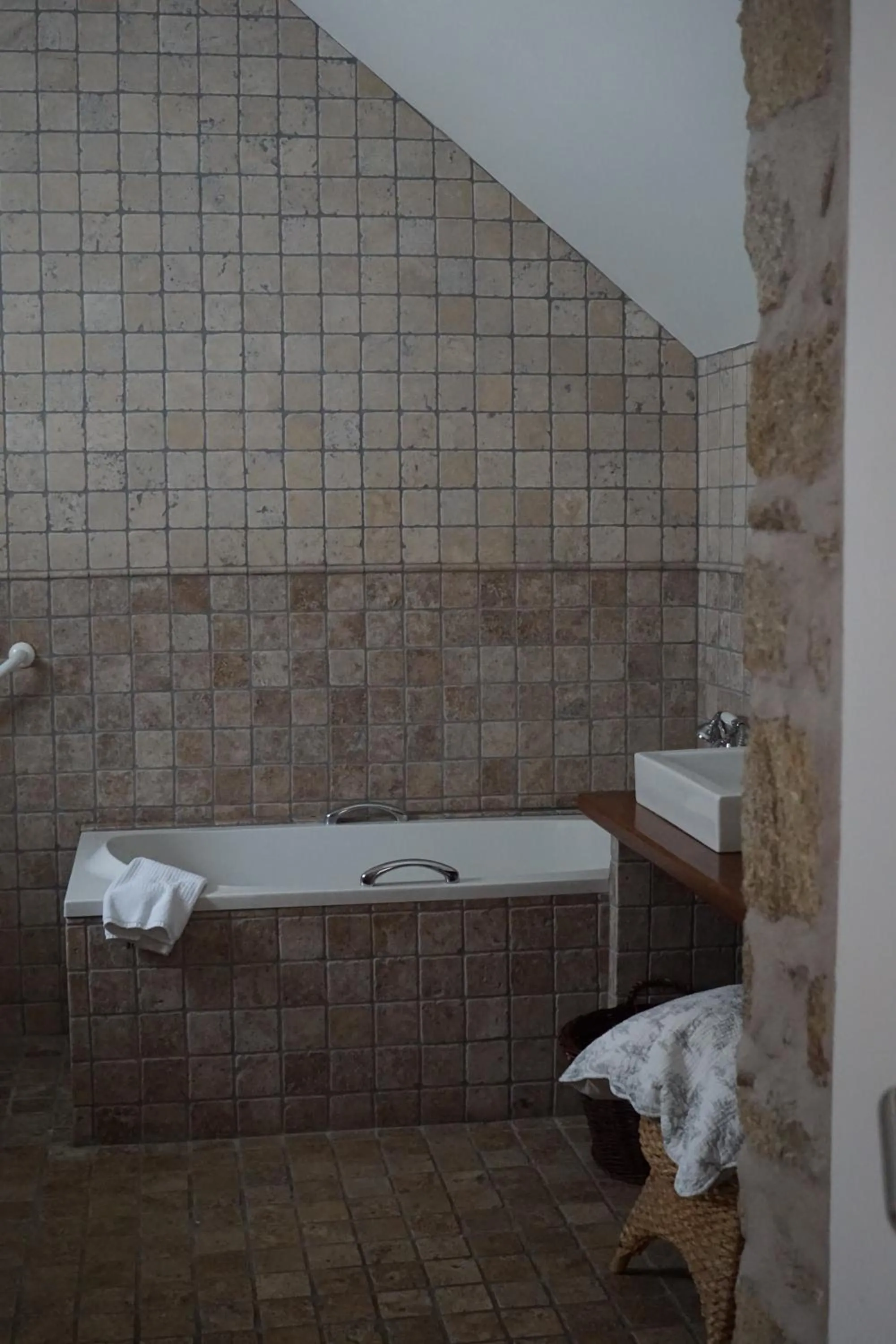 Bathroom, Bed in Manoir Des Douets Fleuris