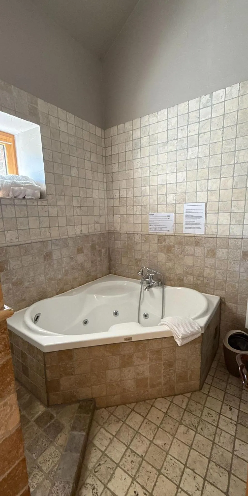 Hot Tub in Manoir Des Douets Fleuris