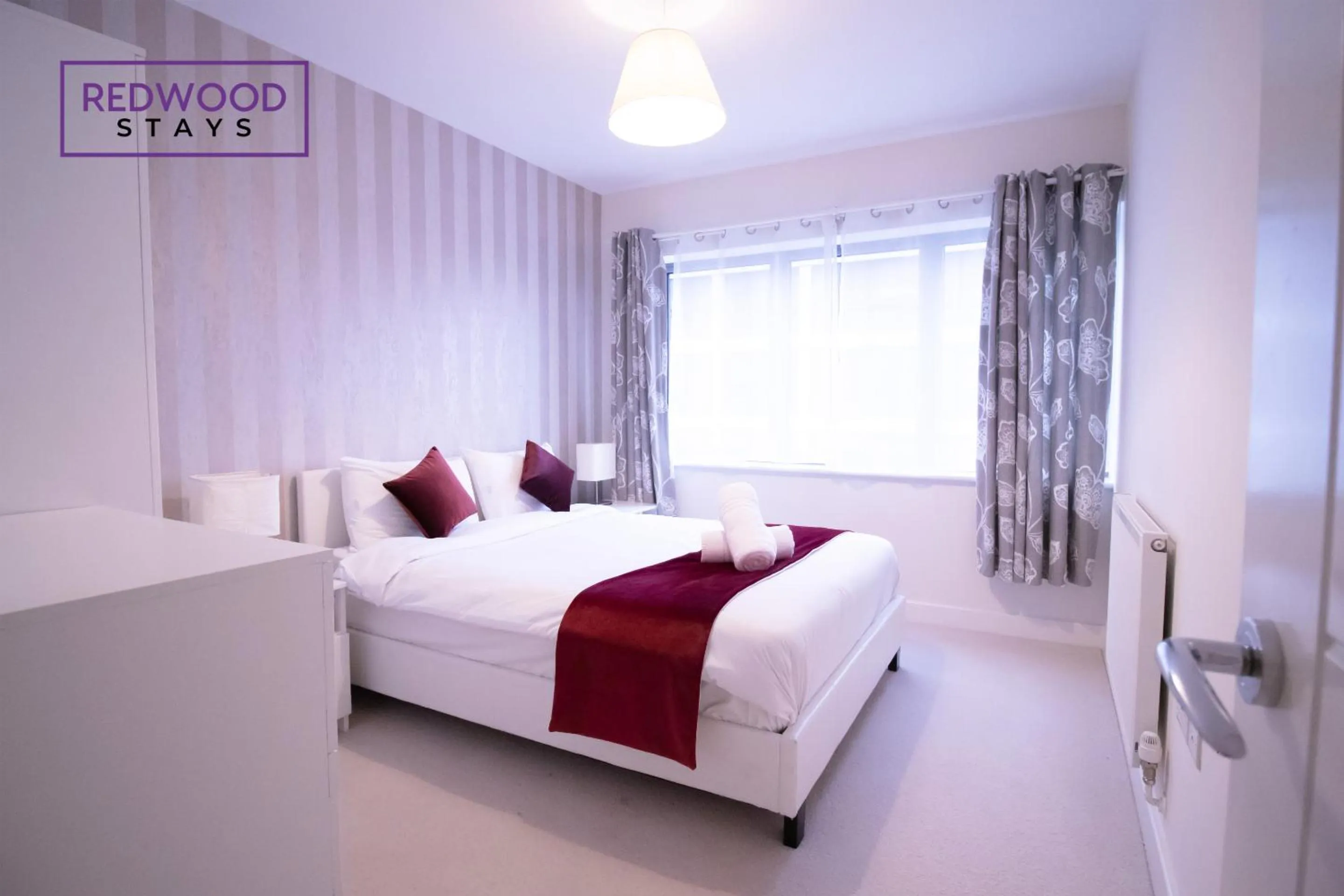 Bedroom in Festival Place, Modern Town Center Apartment, Perfect for Contractors & Families, FREE Parking & WiFi by REDWOOD STAYS