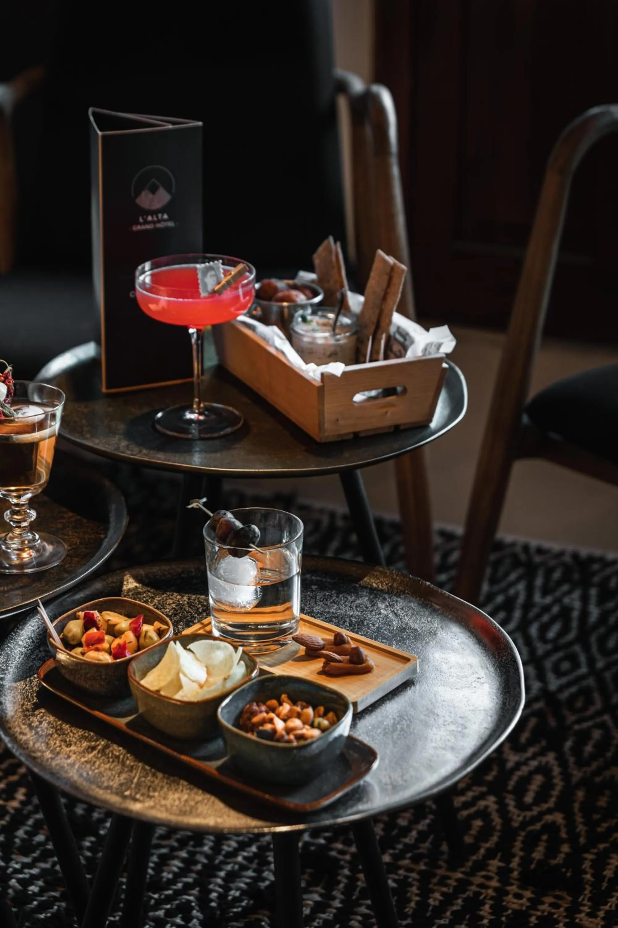 Lounge or bar in Grand Hôtel & Spa NUXE Serre Chevalier