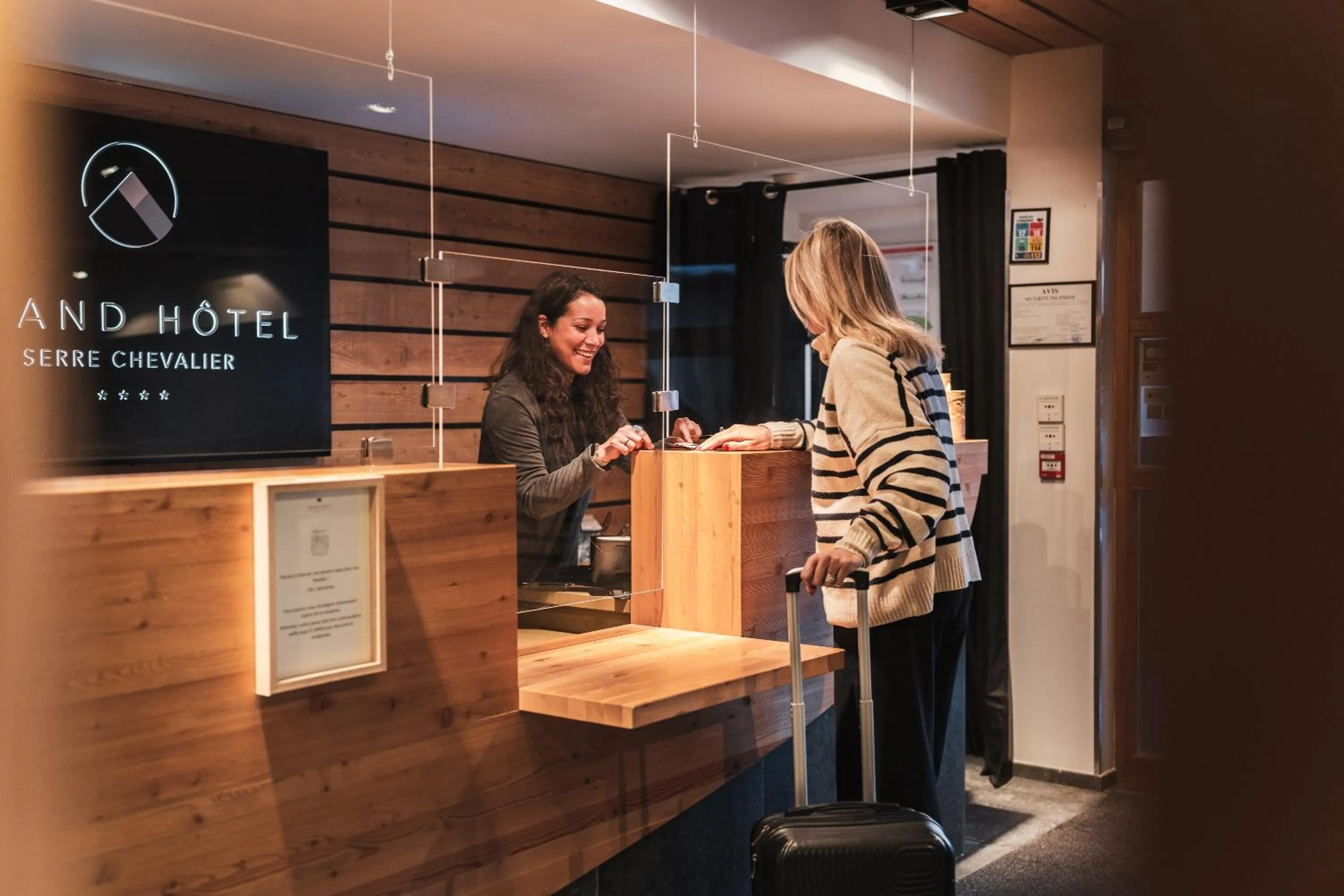 Lobby or reception in Grand Hôtel & Spa NUXE Serre Chevalier