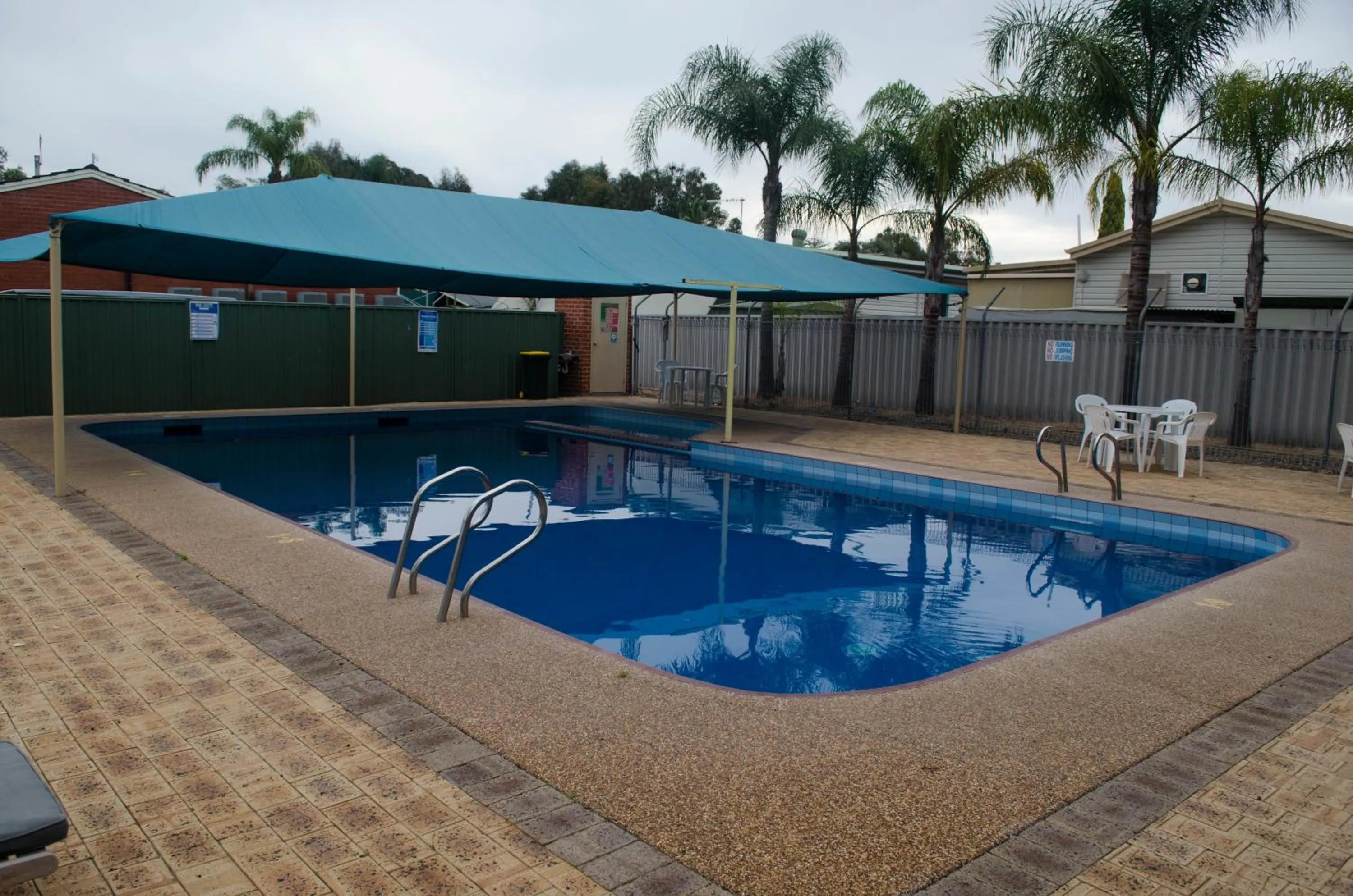 Swimming pool in Acclaim Swan Valley Tourist Park