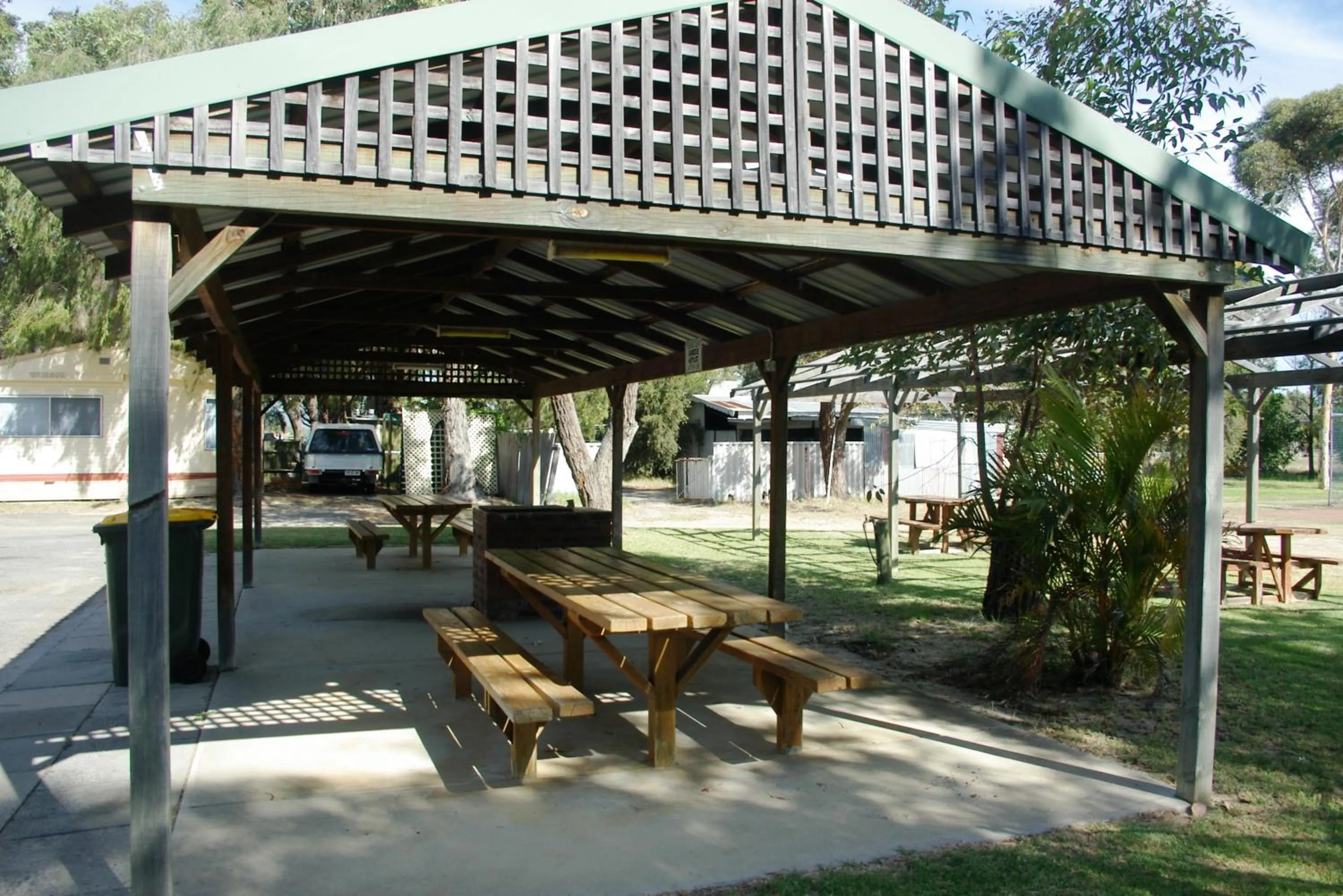 BBQ facilities in Acclaim Swan Valley Tourist Park