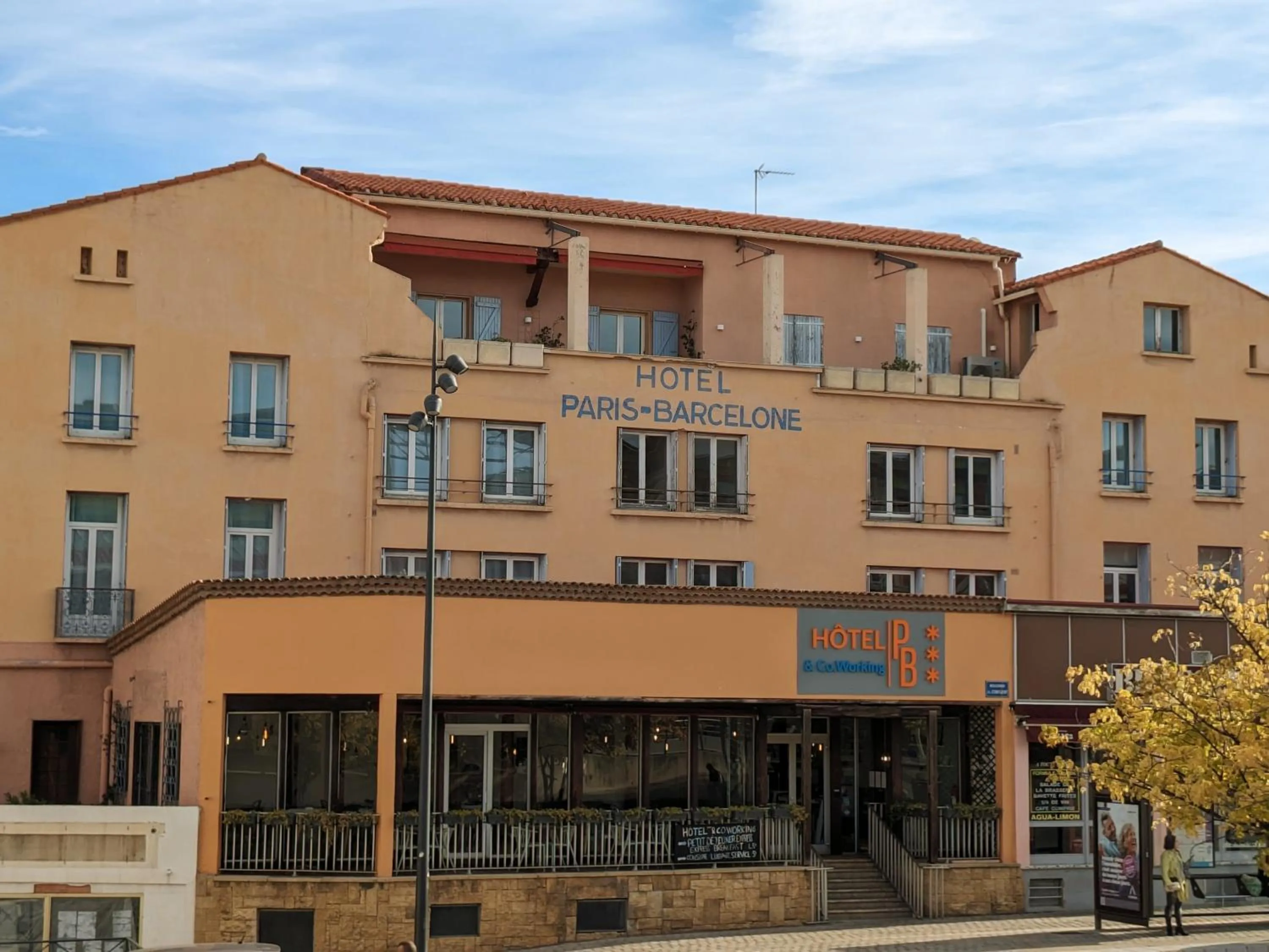 Property building in Hôtel PB - Paris-Barcelone