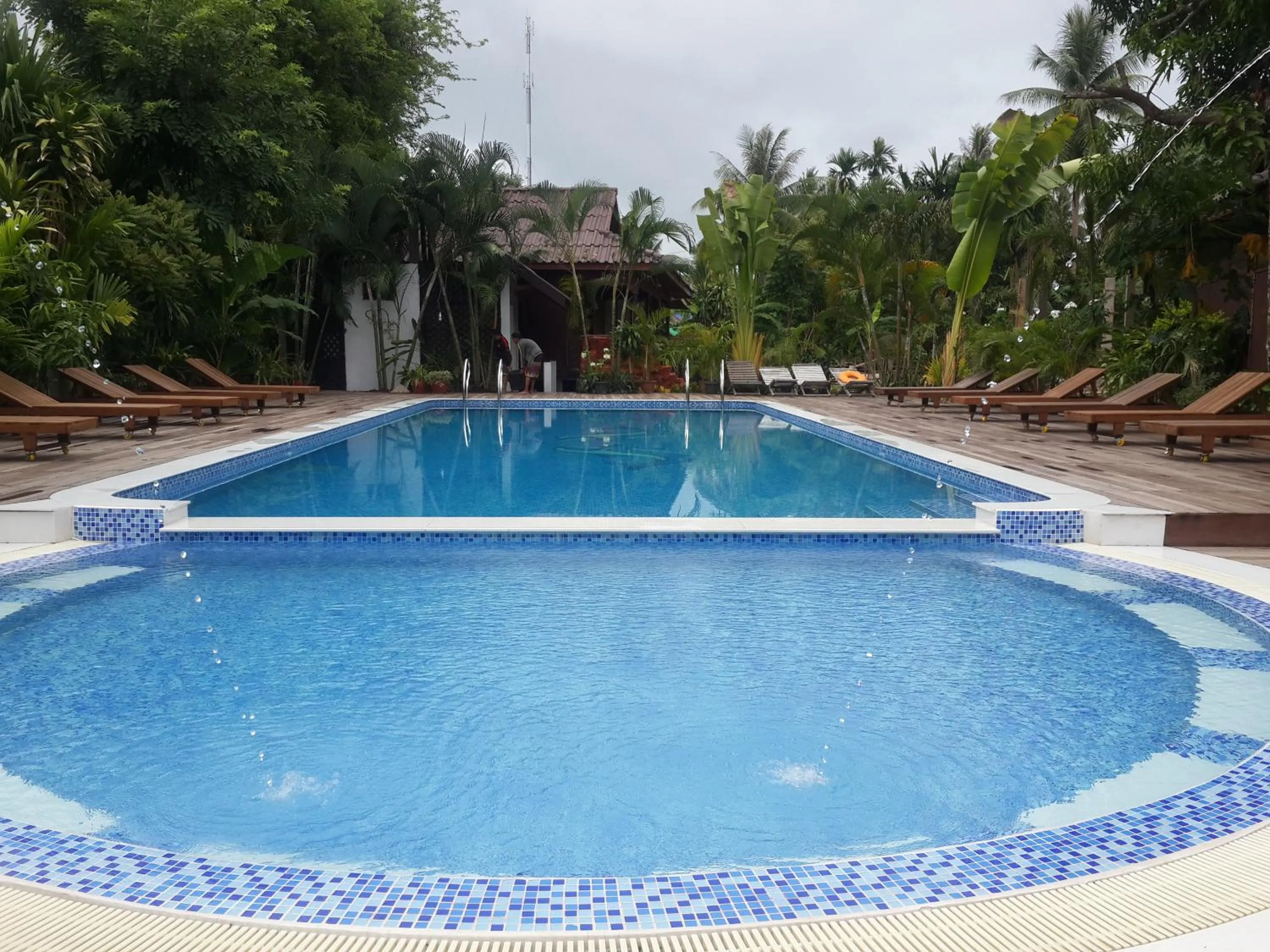 Swimming pool in Sengahloune Resort