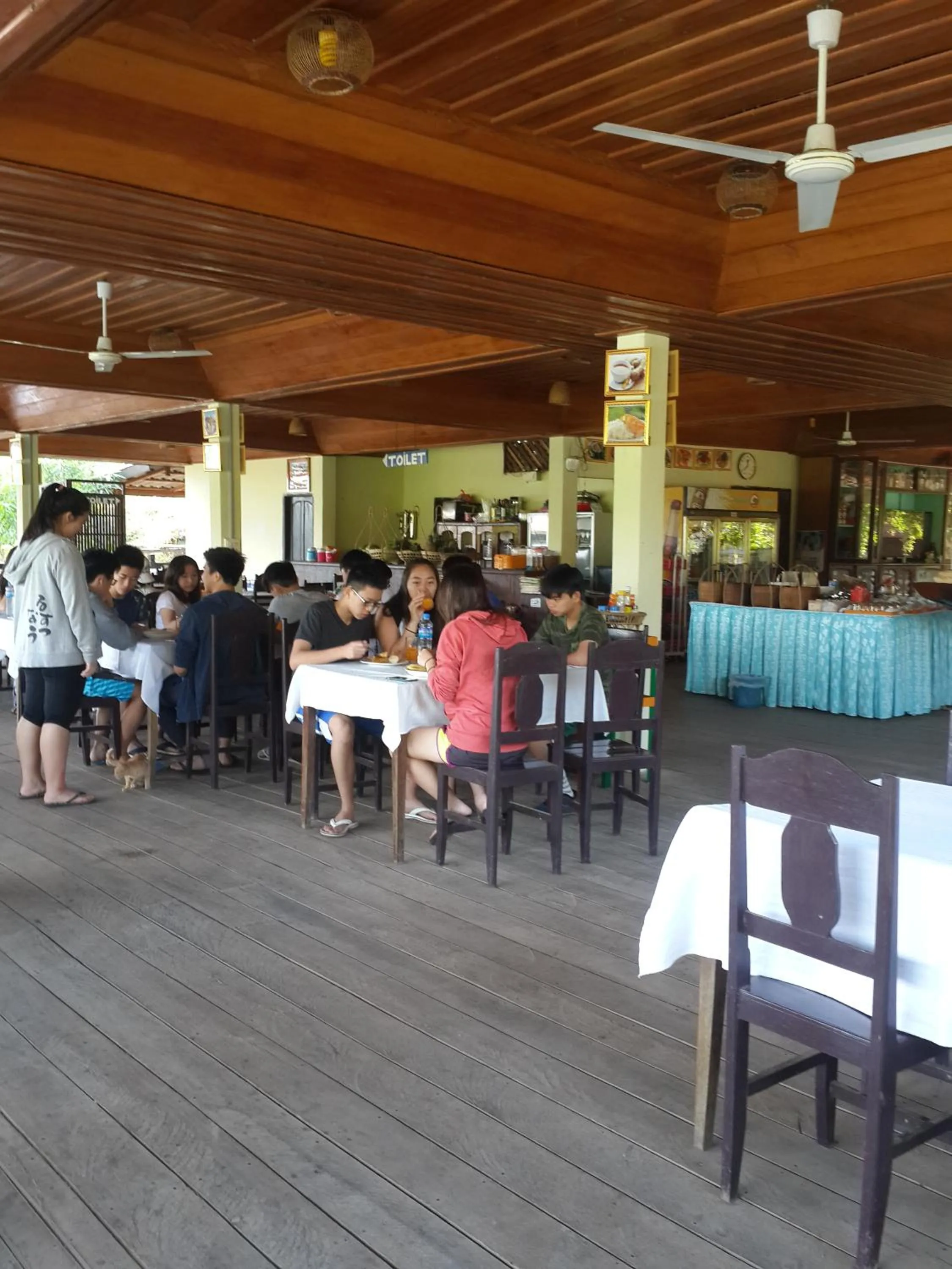 Restaurant/places to eat in Sengahloune Resort