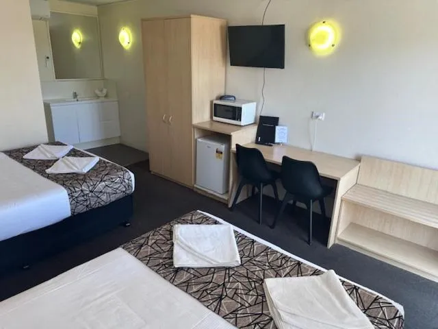 Bed in City Centre Motel Kempsey