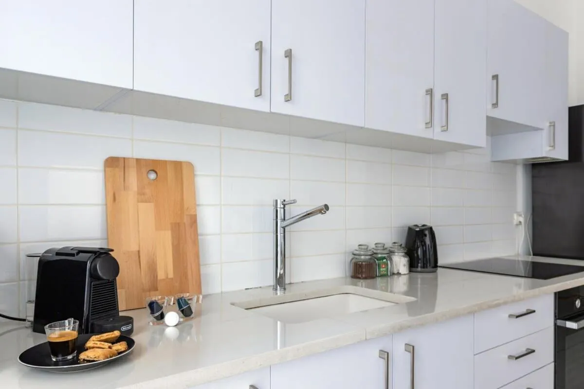 Modern Apartment w/ Garden 2 min from the Beach