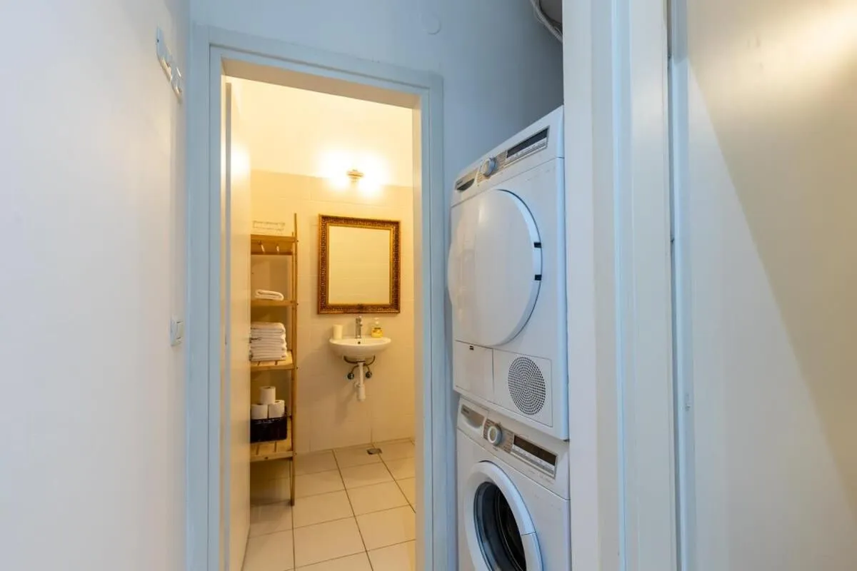 Modern Apartment w/ Garden 2 min from the Beach