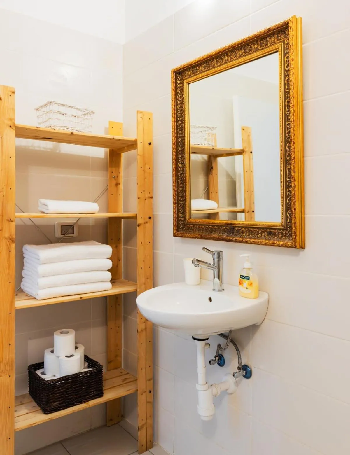 Modern Apartment w/ Garden 2 min from the Beach