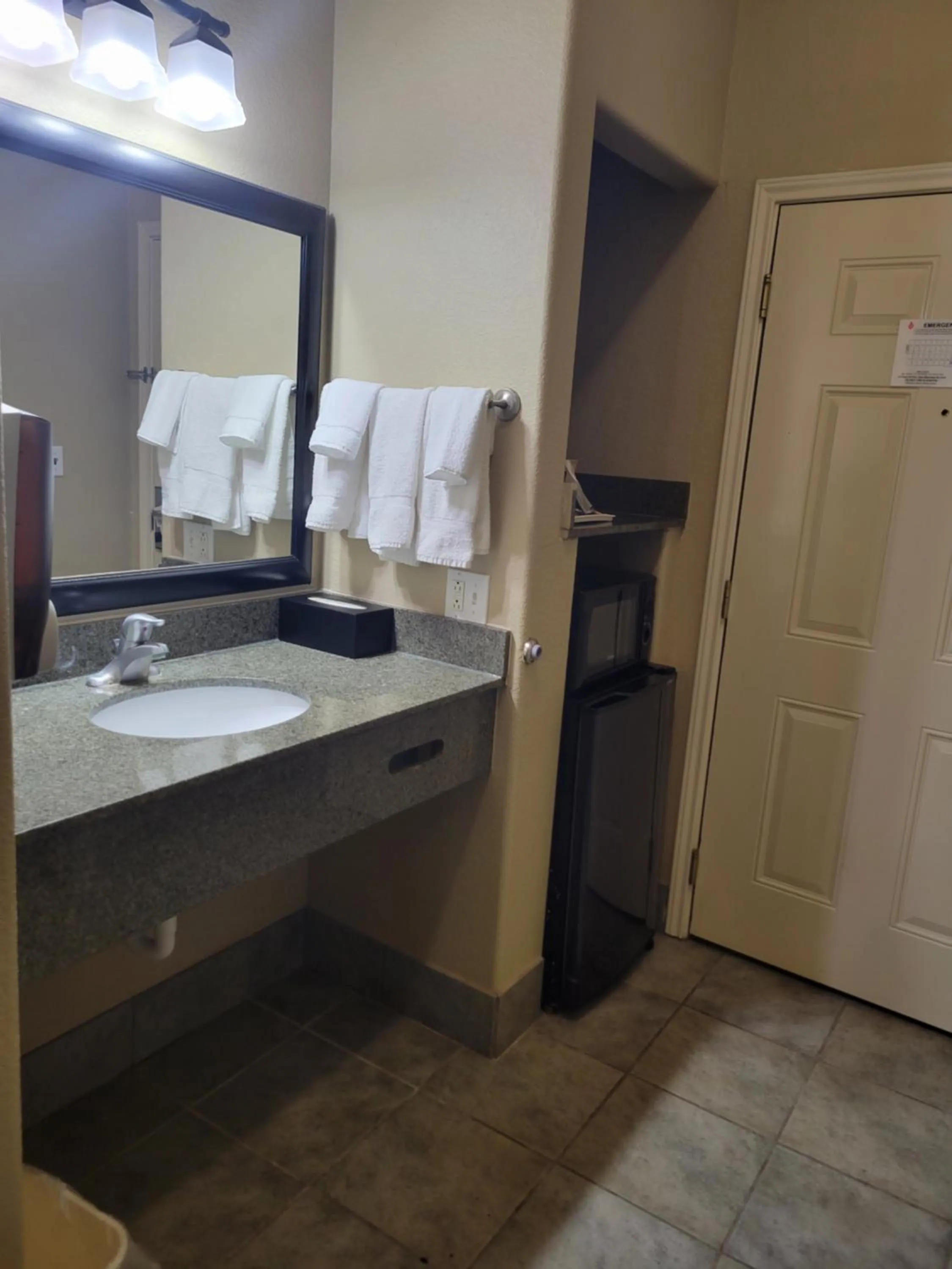 Bathroom in Cotulla Whitten Inn