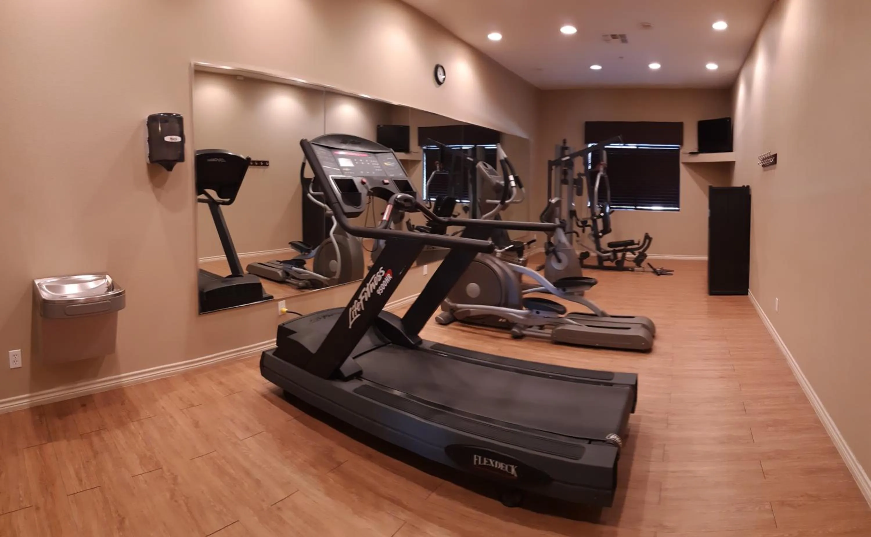 Property building in Cotulla Whitten Inn