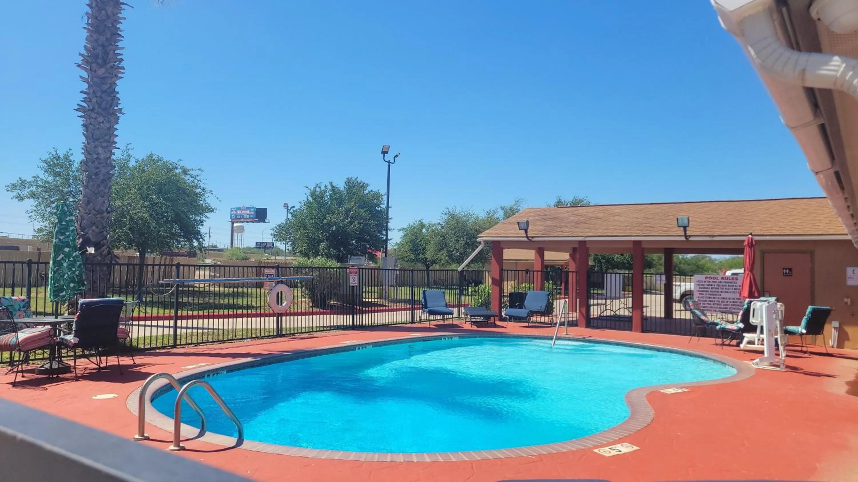 Swimming pool in Cotulla Whitten Inn