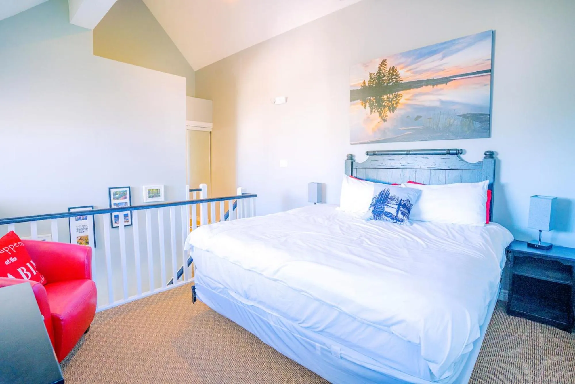 Bed in Gorgeous Loft in the Heart of Blue Mountain