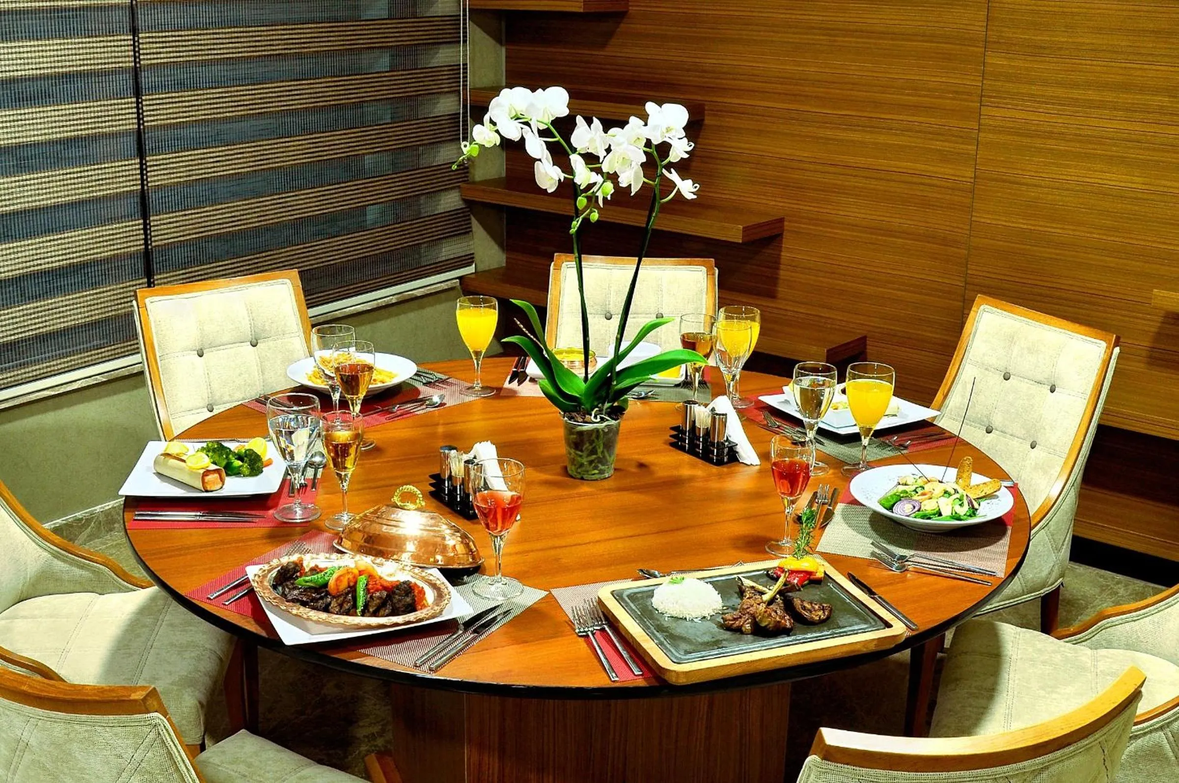 Restaurant/places to eat in Starton Hotel